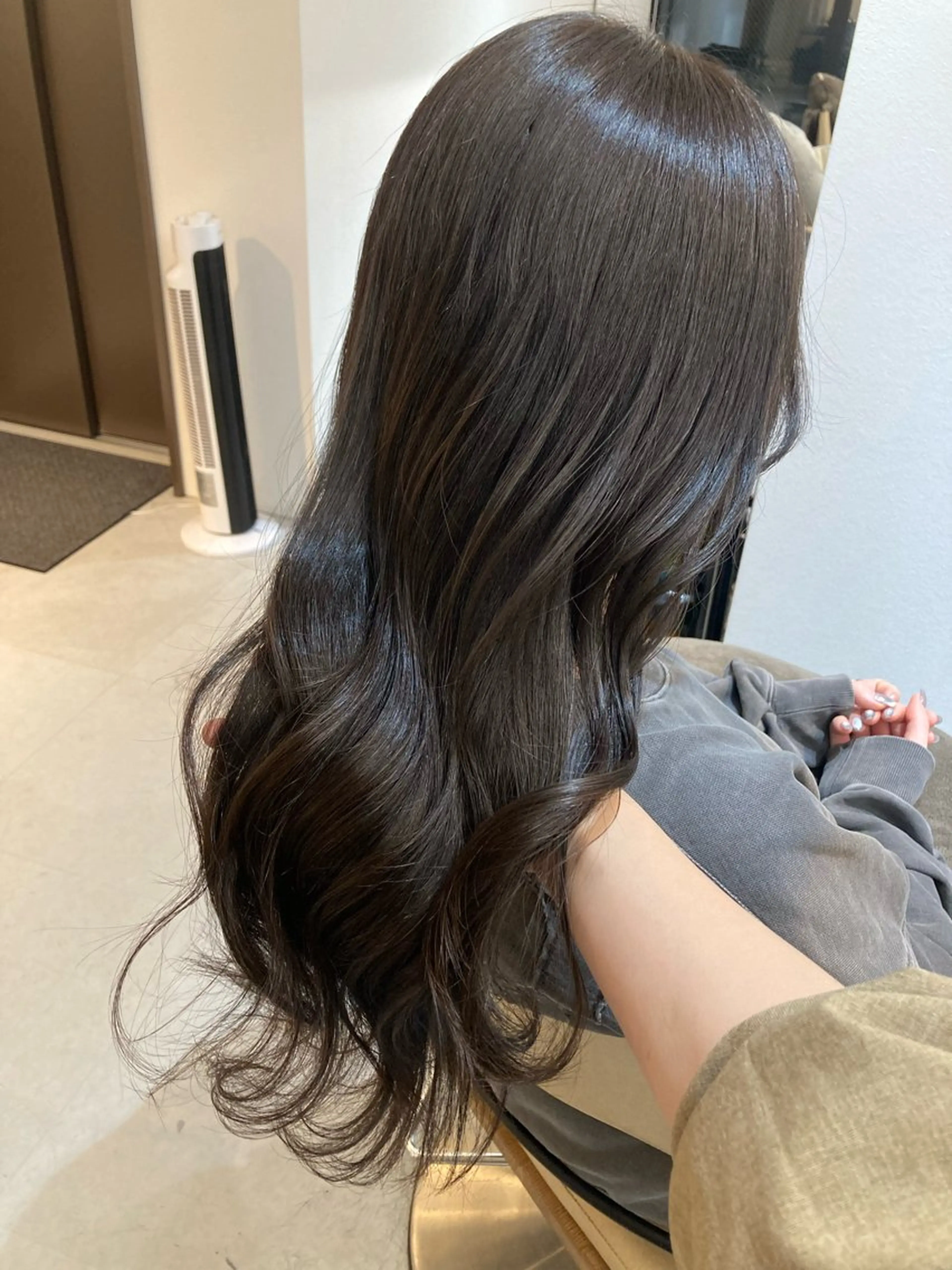 ロング ✨色持ちの良い艶 カラー✨蟹江真世のヘアスタイル