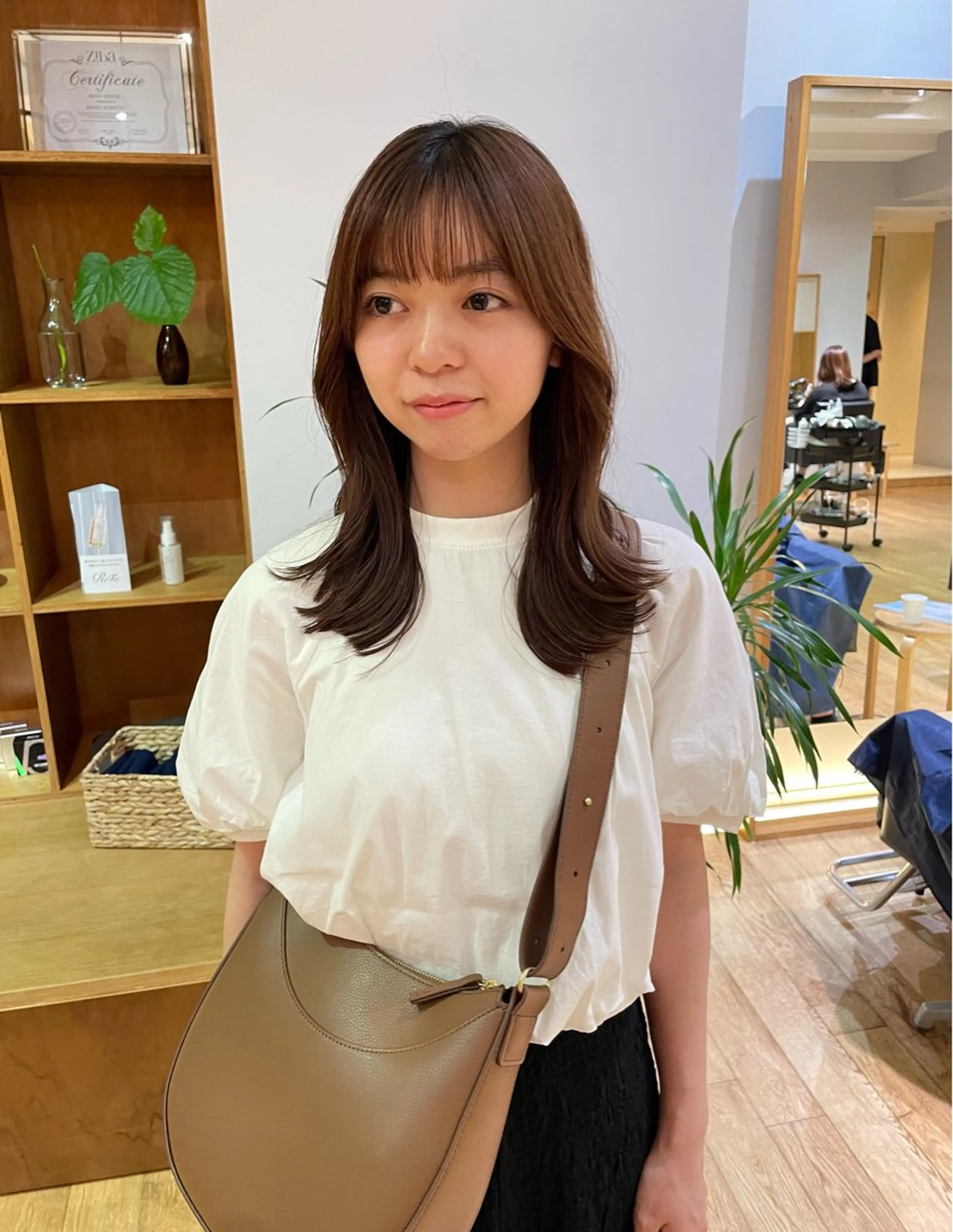 ミディアム くびれヘア カット パーマ 大橋 芽衣のヘアスタイル