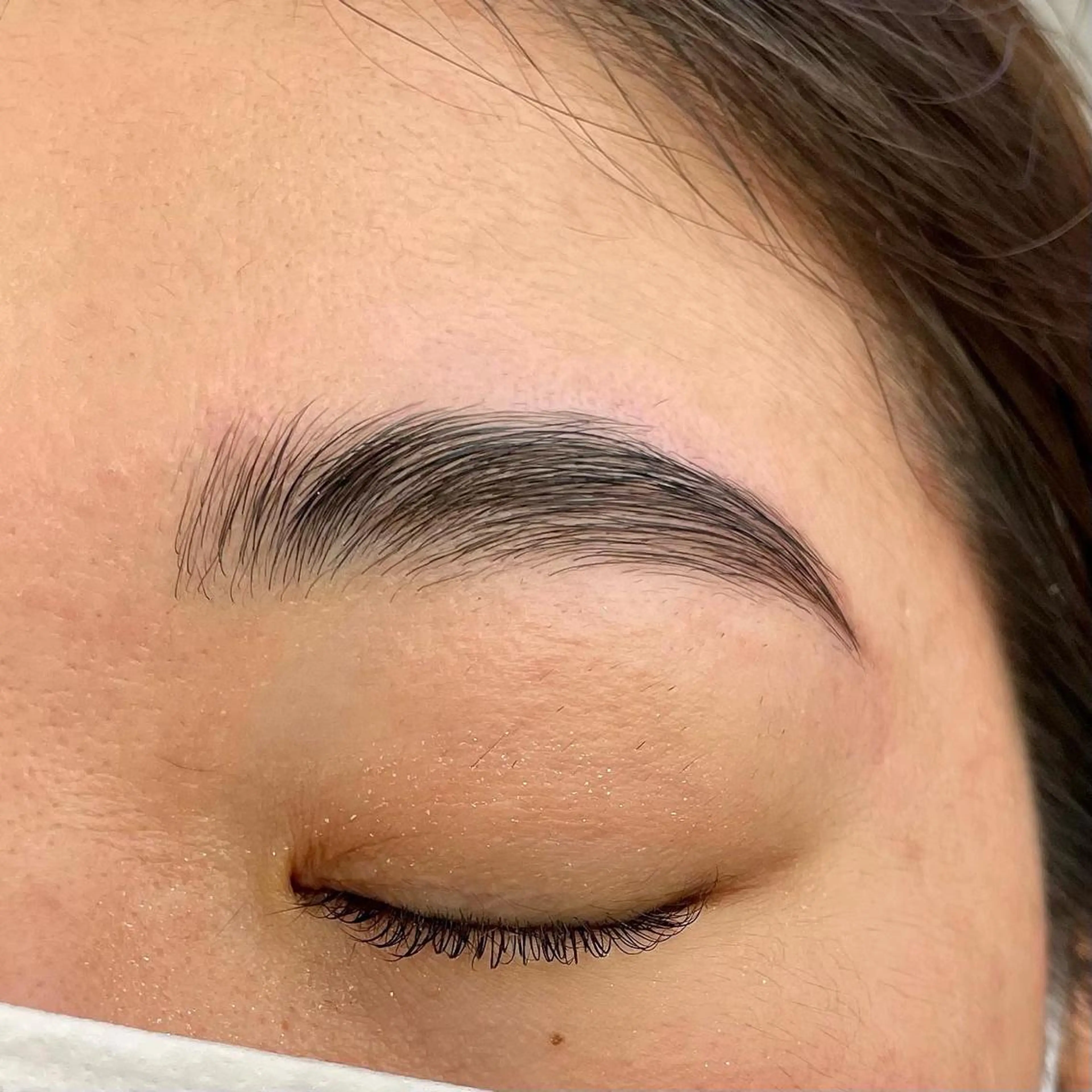 アイブロウ 鍵山 千秋のヘアスタイル