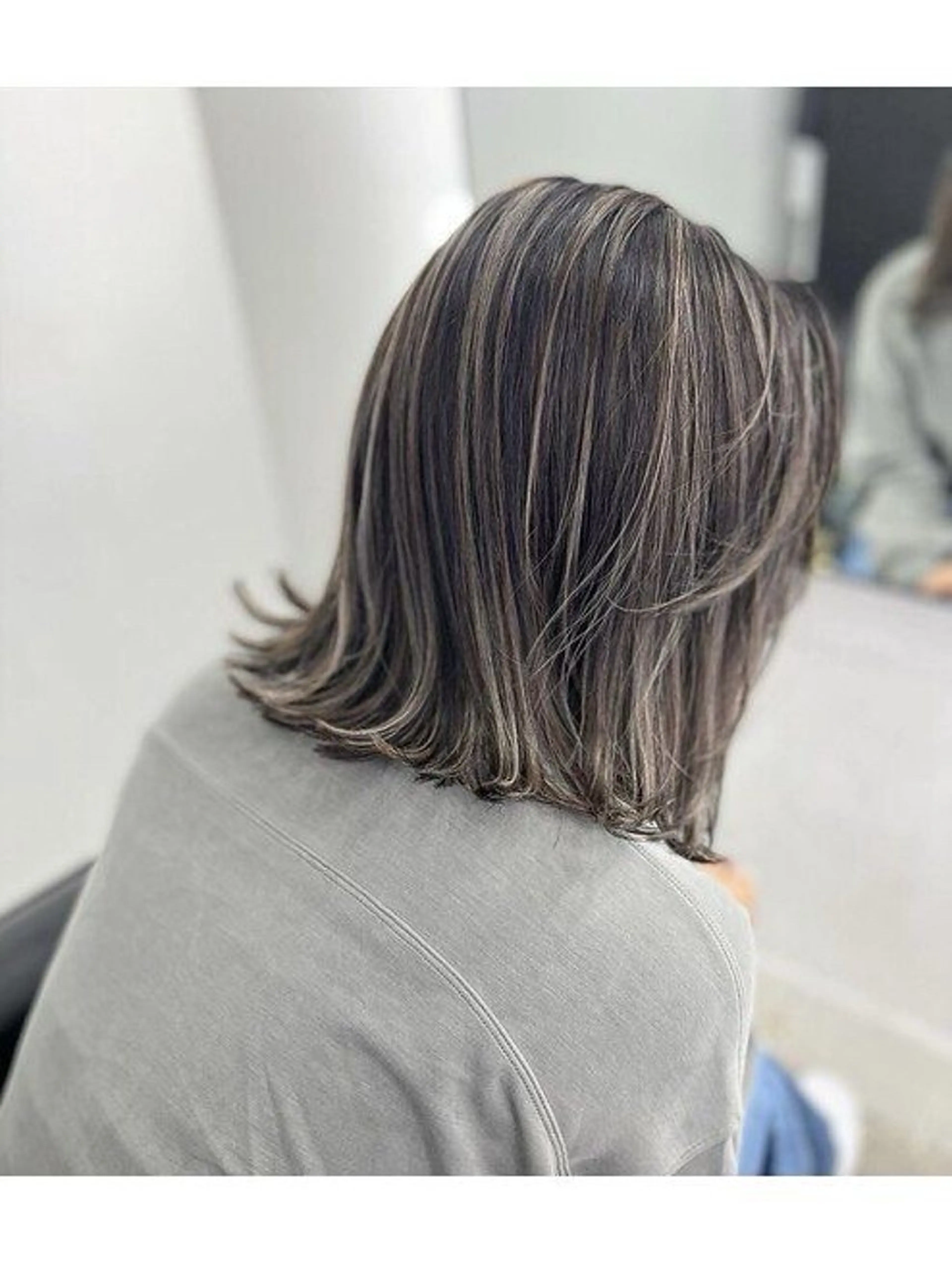 ショート カラー アッシュ ハイライトカラー ハイライト 臺 佳連のヘアスタイル