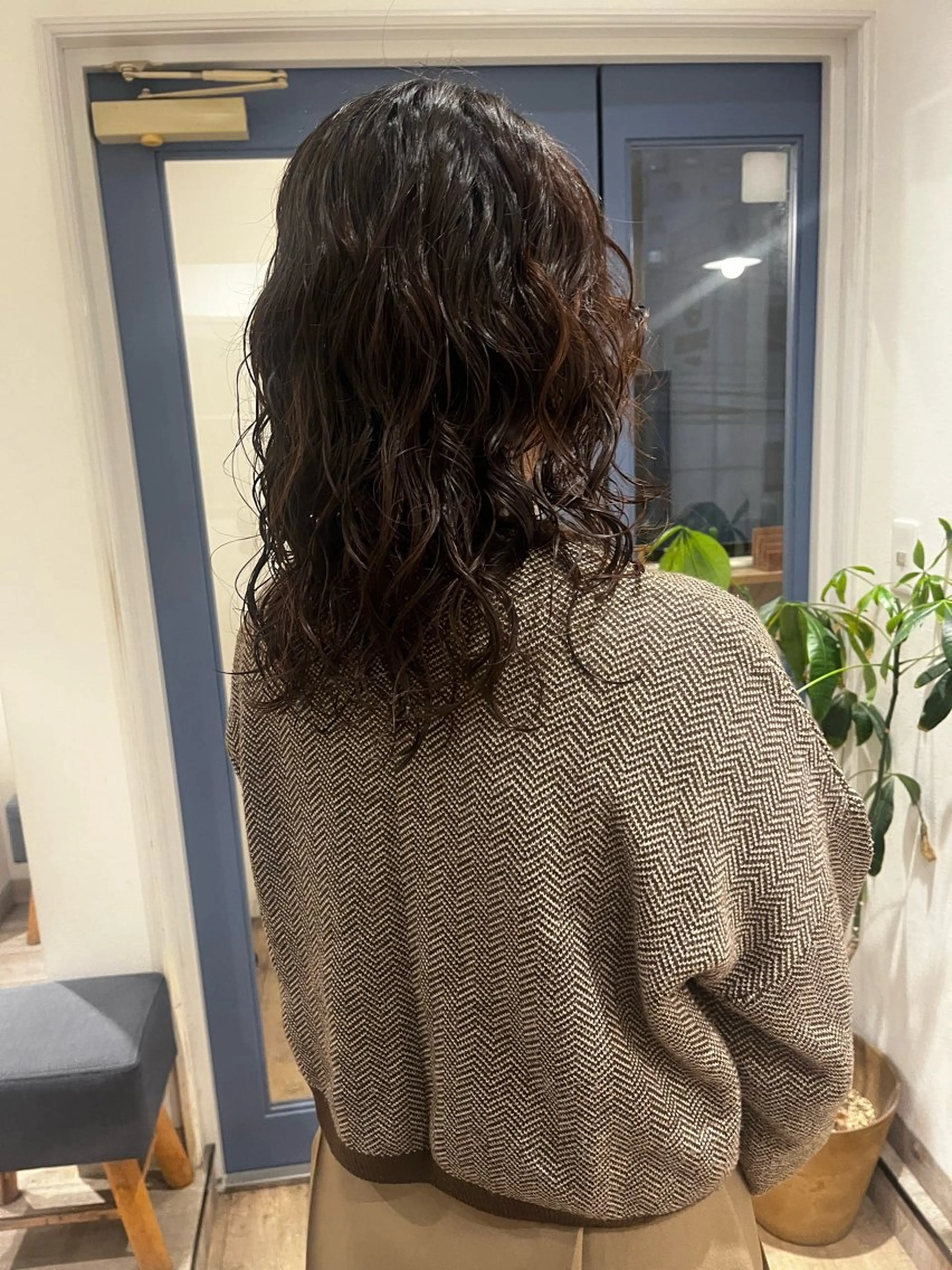 セミロング カラー パーマ セミロングパーマ 透明感カラー グレージュ カット ヘアカラー パーマ トリートメント 上品な暖色/丸みボブ Chie🪷のヘアスタイル