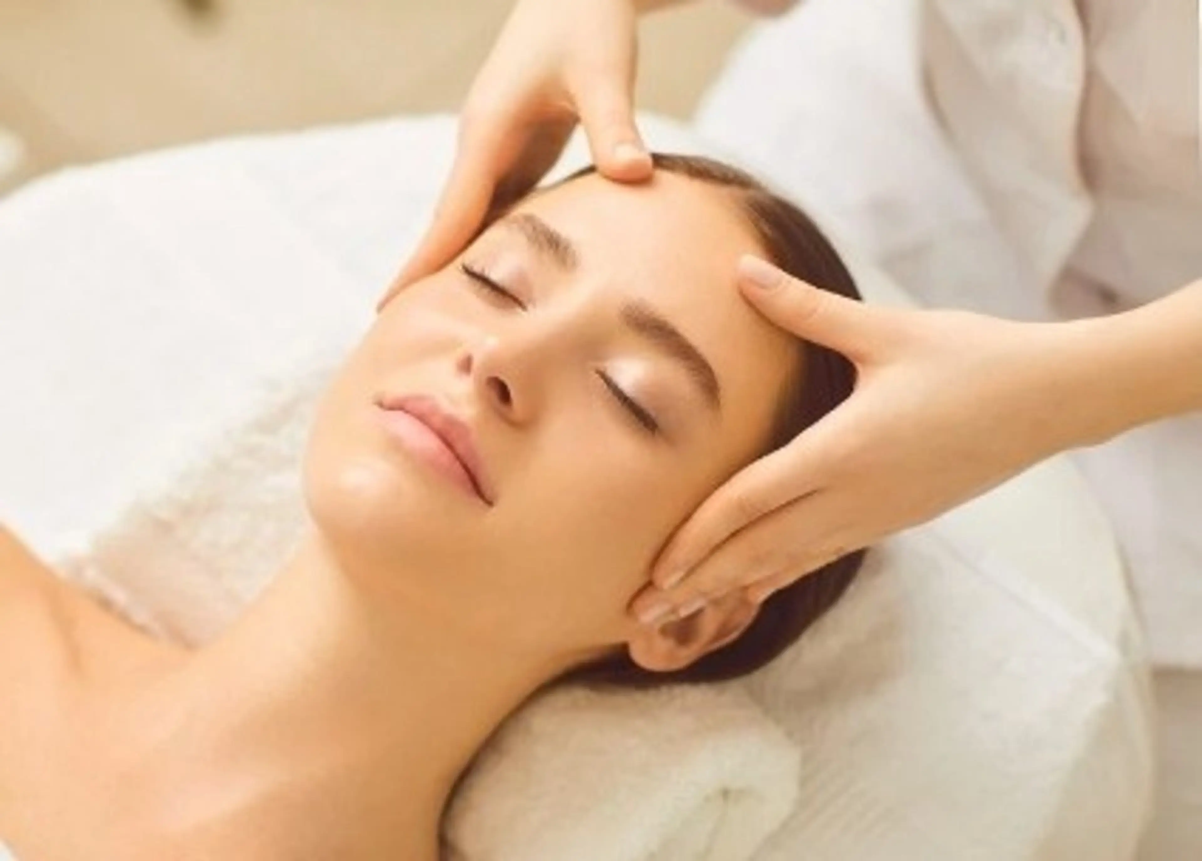 【オプション】保湿ケア＋フェイスマッサージ　脱毛/耳ツボジュエリーのお客様は¥1000　通常料金¥3000の写真