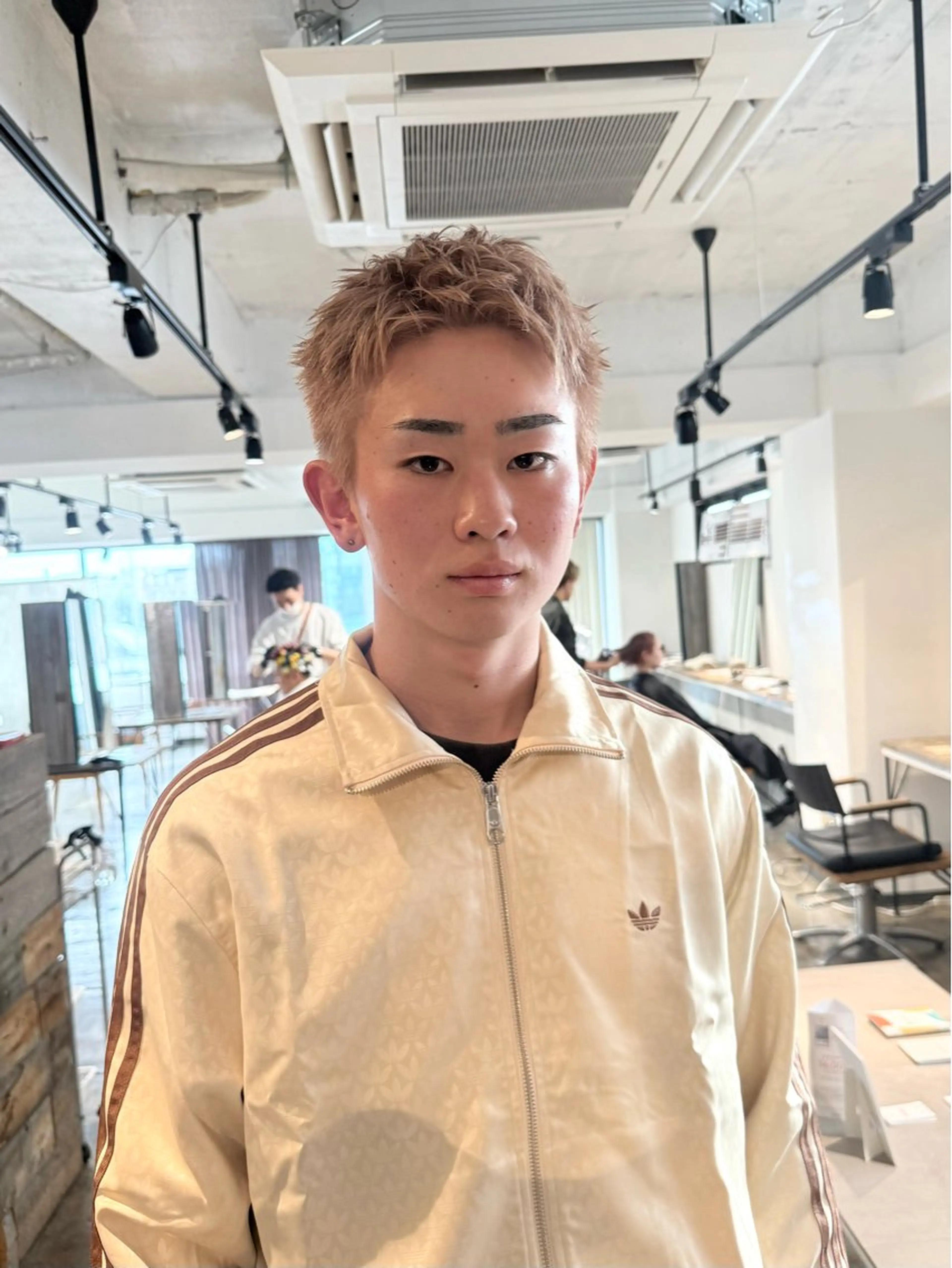 カラー メンズ メンズハイトーン メンズパーマ スパイキーショート ハイトーンカラー カット ヘアカラー パーマ トリートメント 骨格補正施術/メンズ 専門美容師/YUYAのヘアスタイル