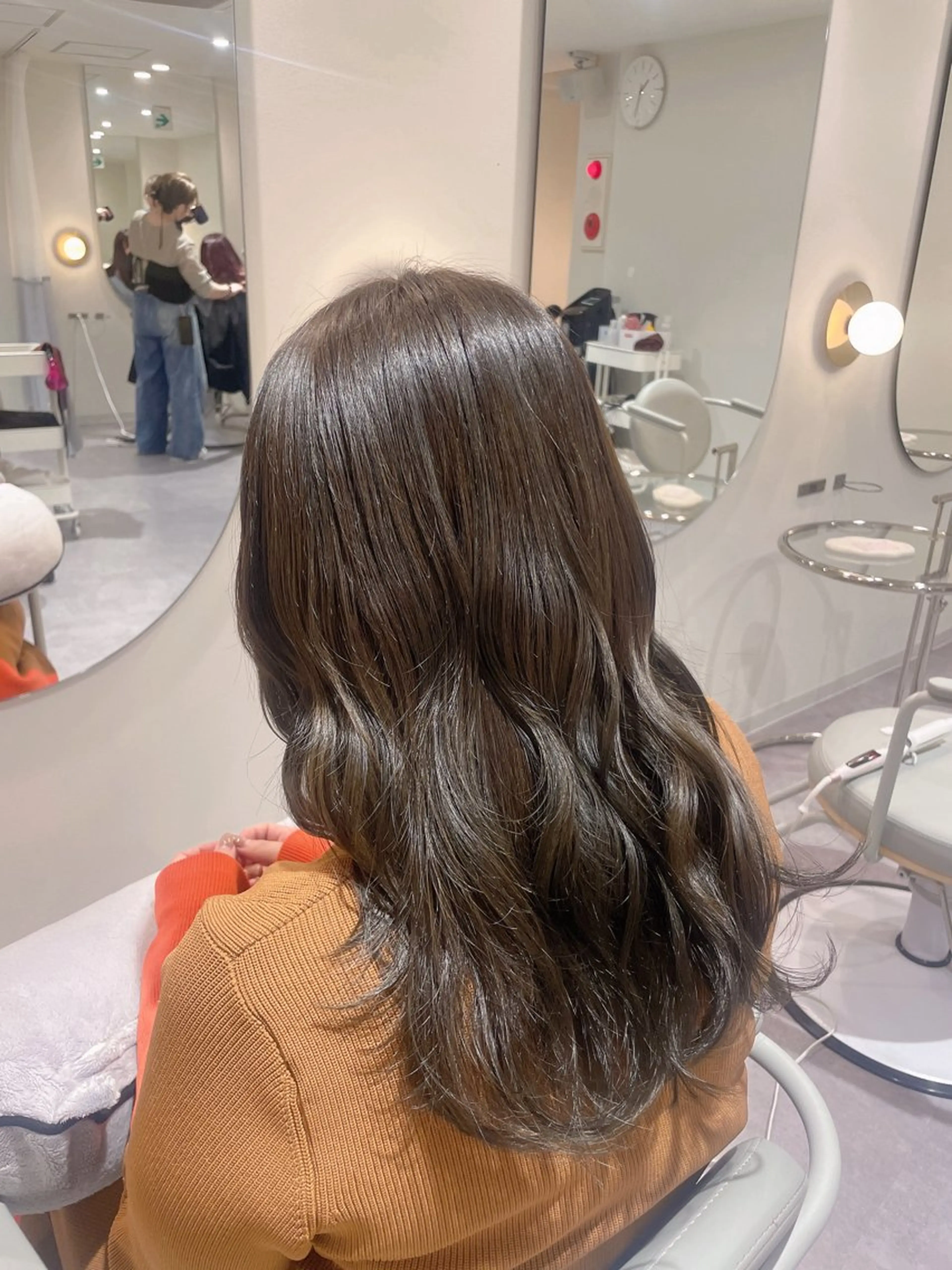 セミロング 廣岡 采音のヘアスタイル