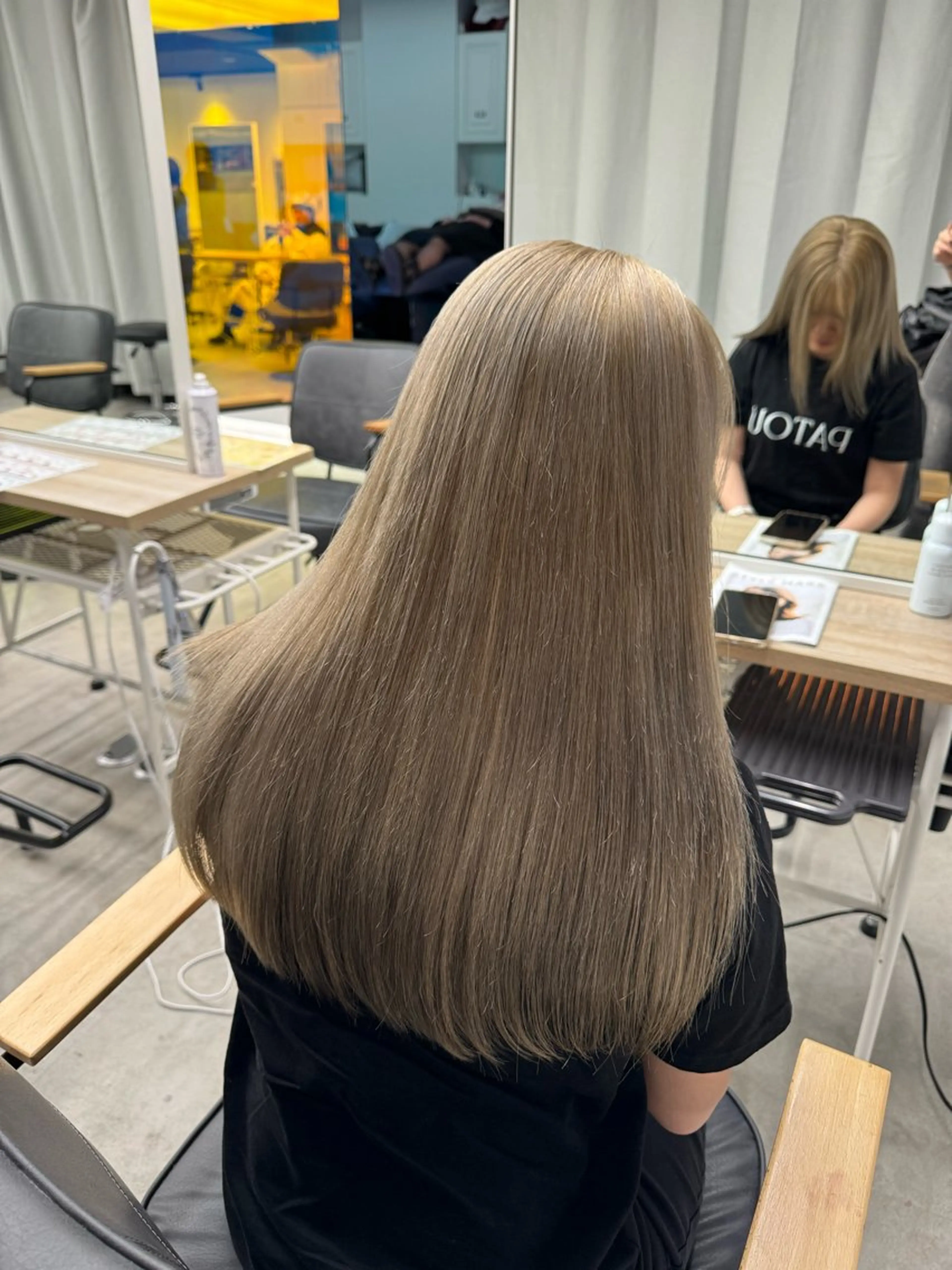 ロング ロングレイヤー 顔まわりレイヤー 顔周りカット 髪質改善 レイヤーカット ARISA︎ ハイトーン/メンズCのヘアスタイル