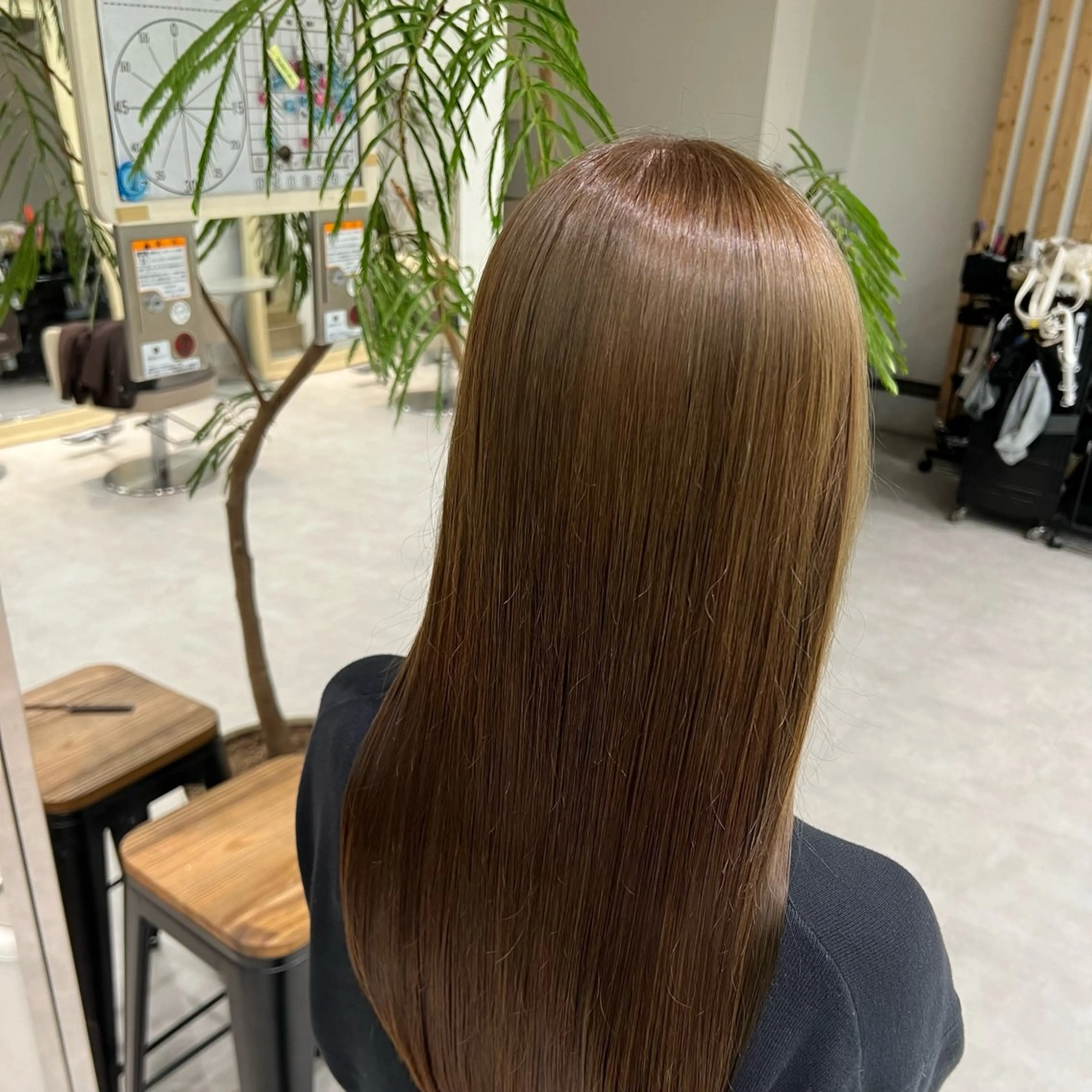 ロング カット ヘアカラー omocha umiのヘアスタイル