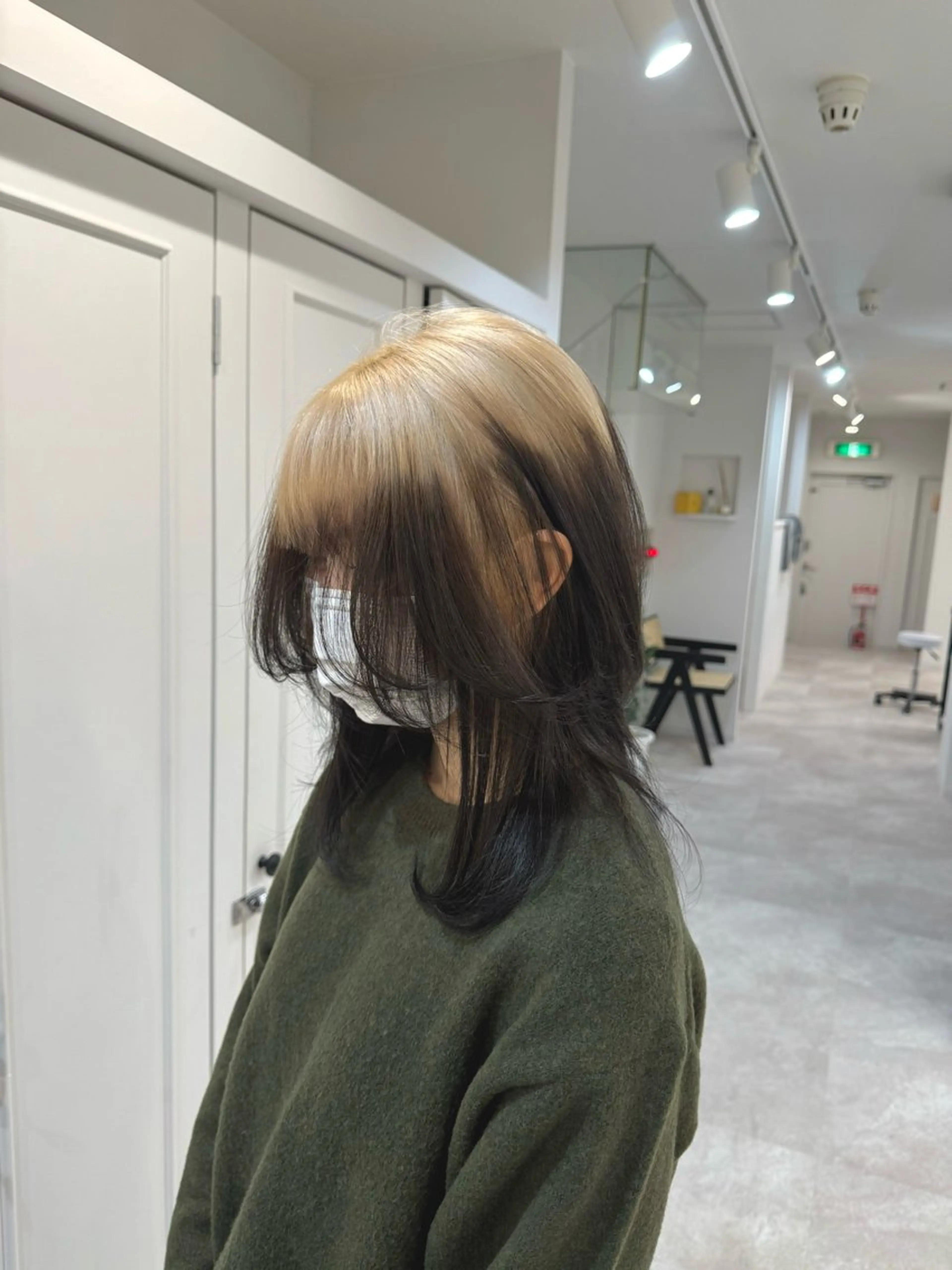 セミロング カラー ヘアアレンジ 黒髪 ブロンド ホワイトブロンド カット ヘアカラー SALOWIN京都河原町Suite店所属・外国人風レイヤー/ ハイトーンSHUのヘアスタイル