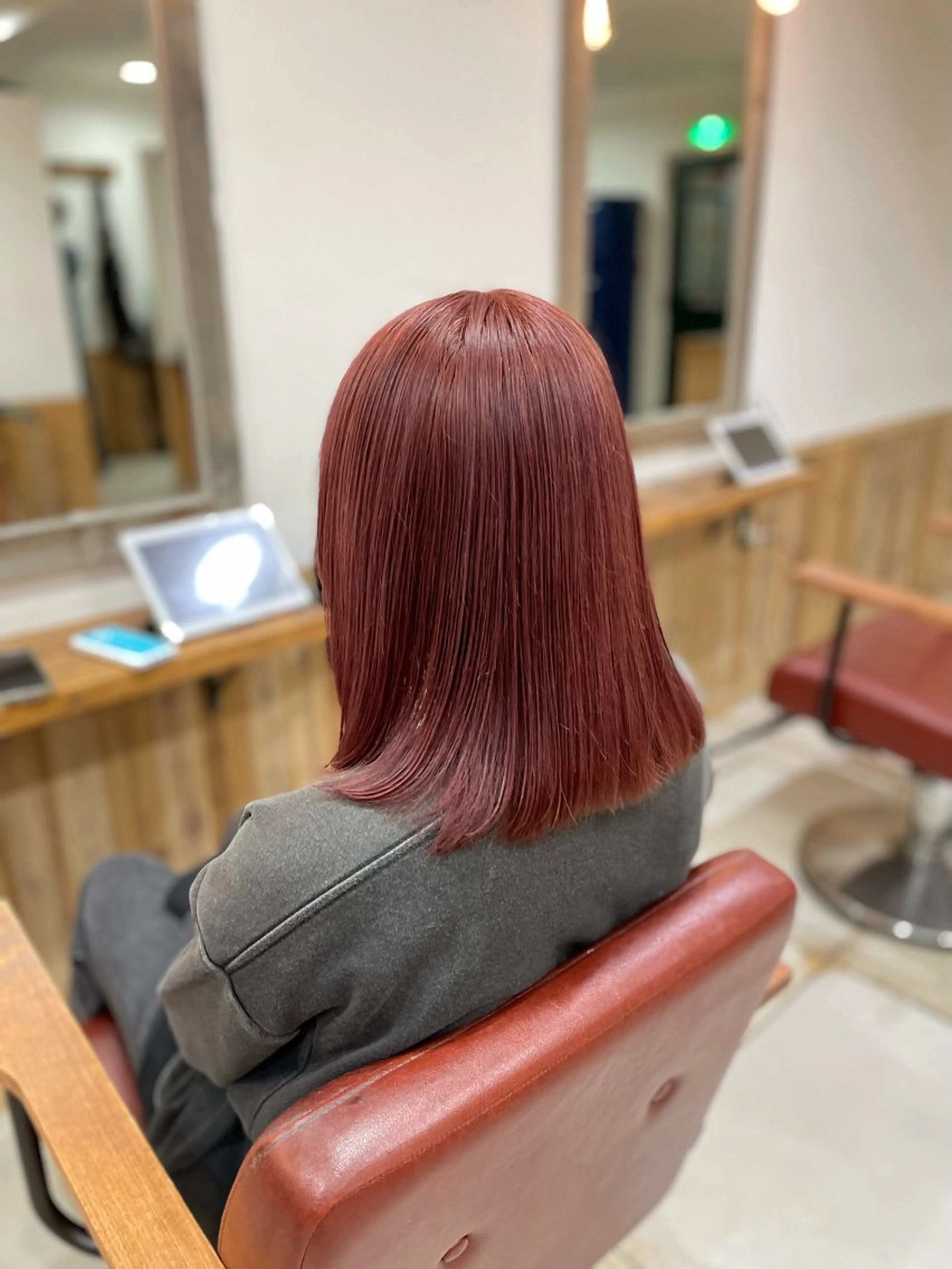 ミディアム カラー レッドカラー ヘアカラー Kana .のヘアスタイル