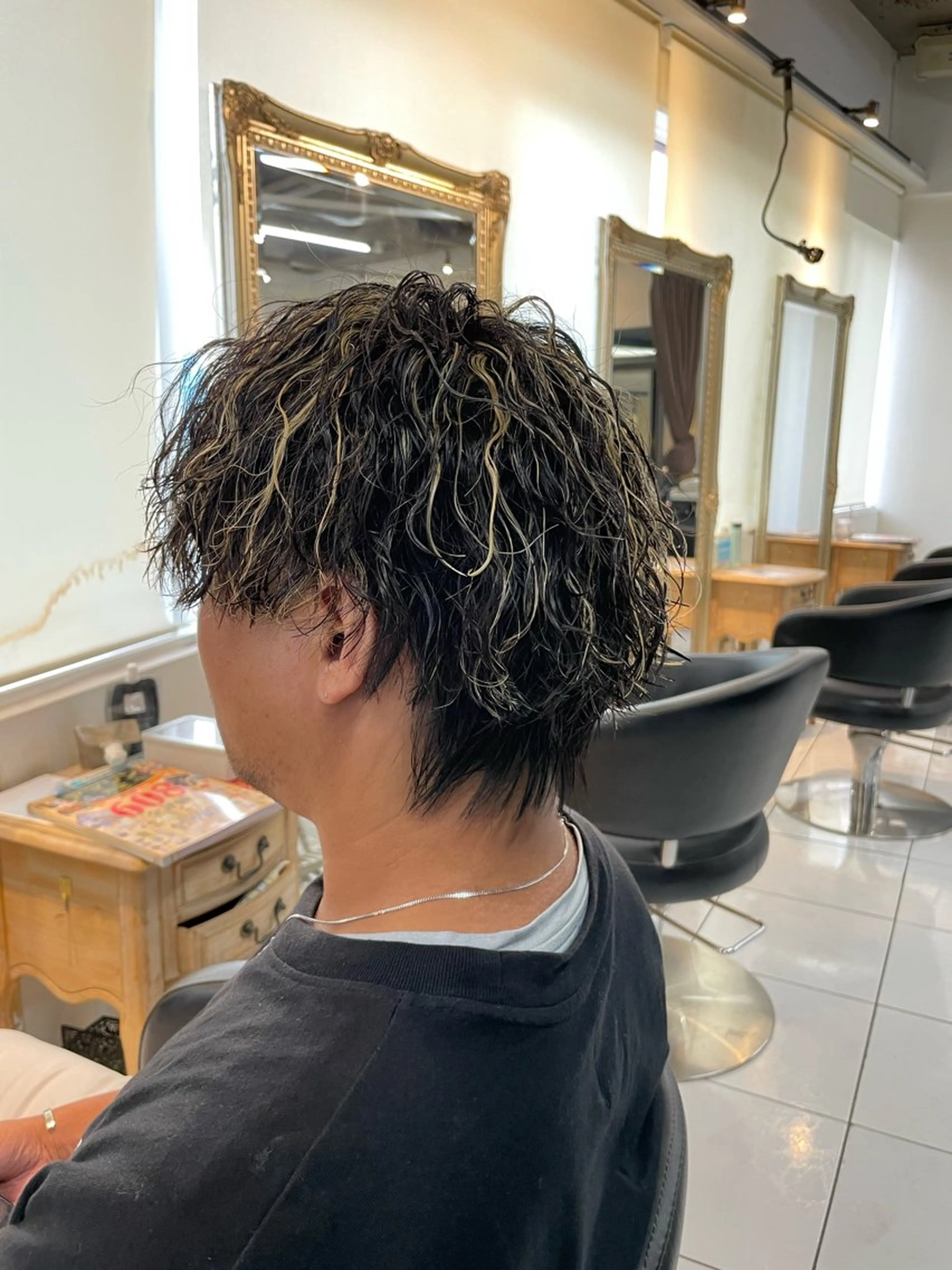 ショート カラー パーマ メンズ メンズメッシュ メンズパーマ ツイストスパイラルパーマ メッシュ スパイラルパーマ カット ヘアカラー パーマ 🔥お値段以上🔥 メンズ特化たかひろのヘアスタイル