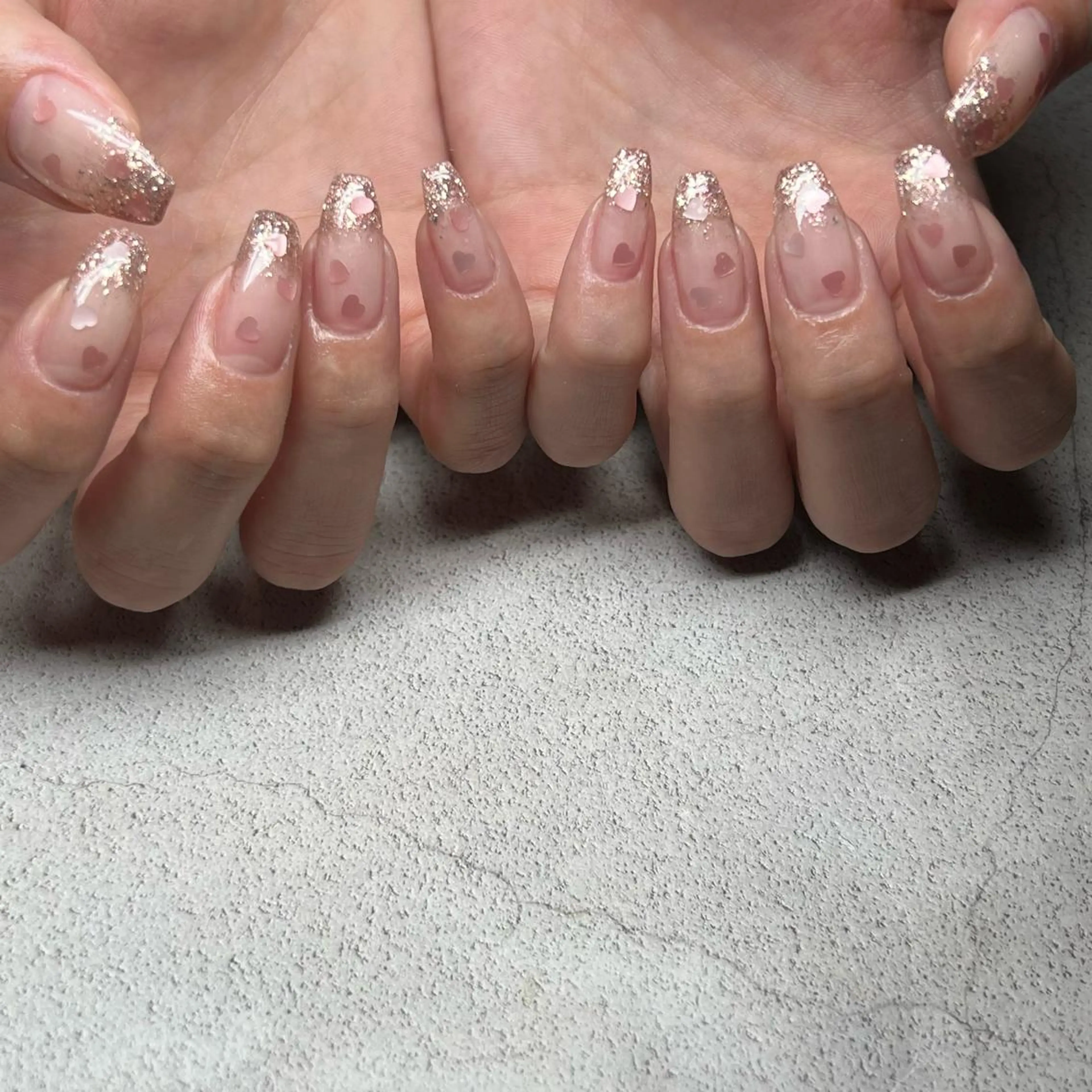 ネイル ラメ(グリッター) ラメグラデーション ピンク ハンドネイル 𝐫𝐚𝐢 𝐧𝐚𝐢𝐥のネイルデザイン