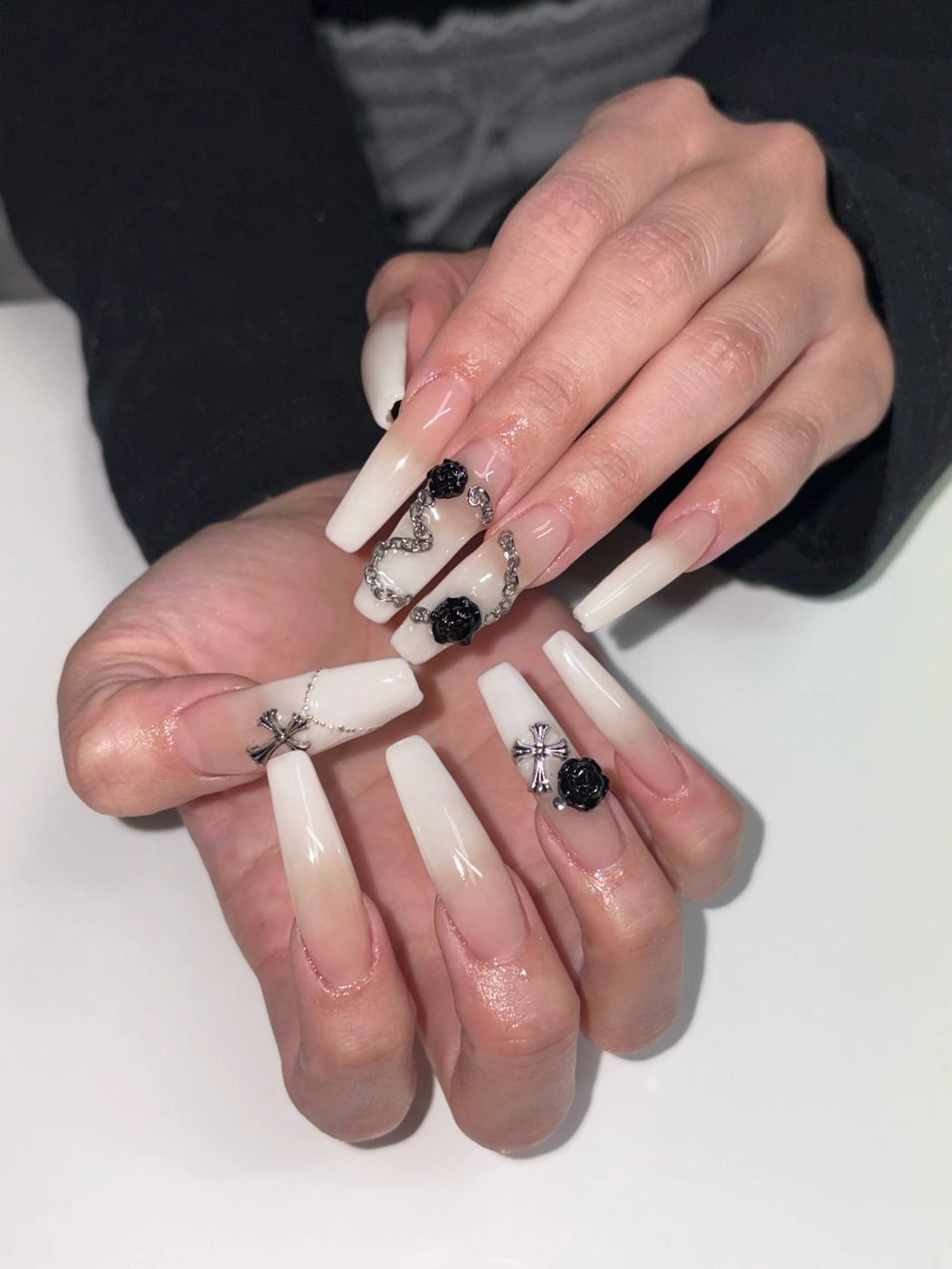 ロング ハンドネイル mark 🤍Yuki🤍のネイルデザイン