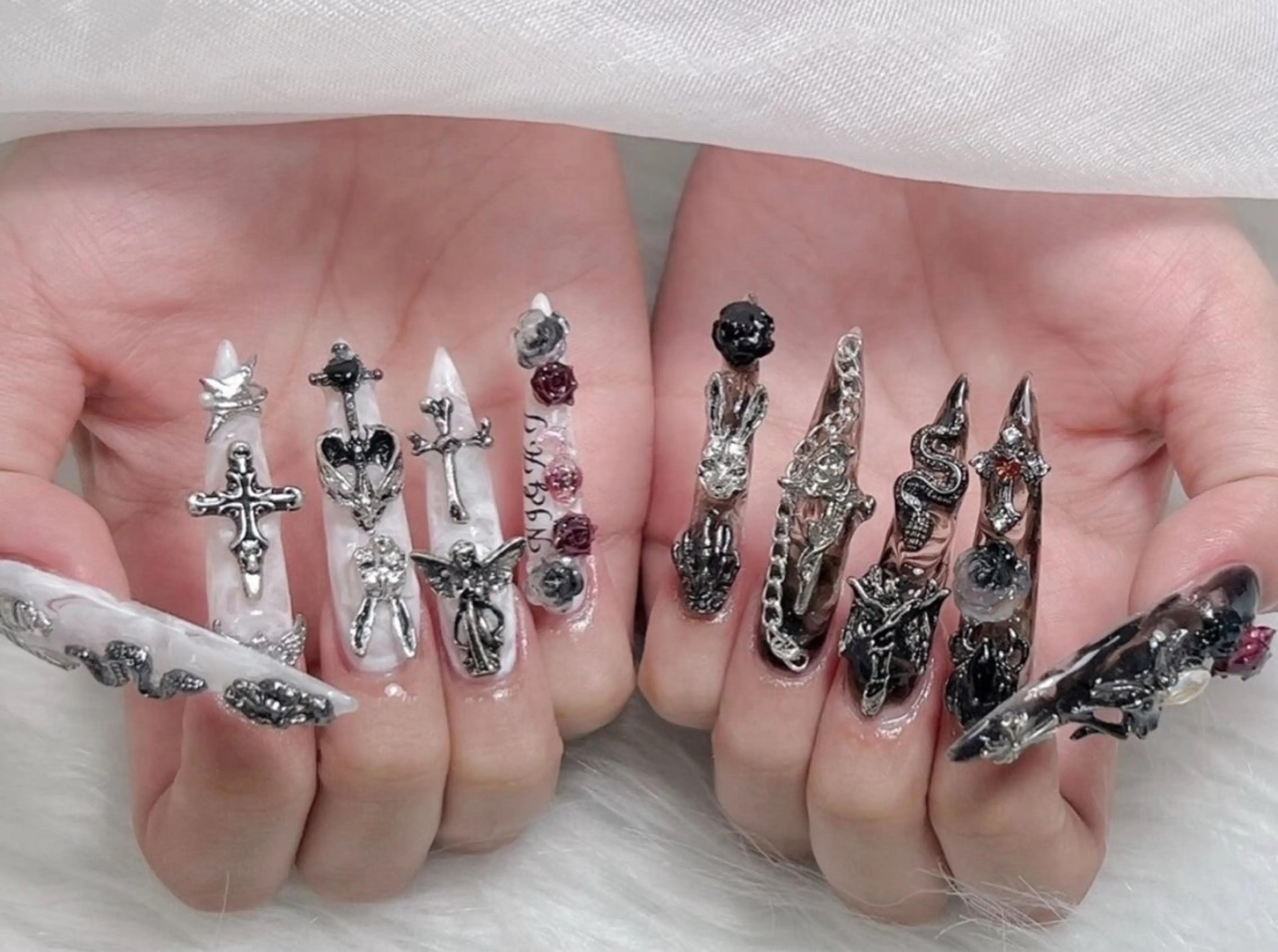 ロング ハンドネイル Moomi nail salonのネイルデザイン