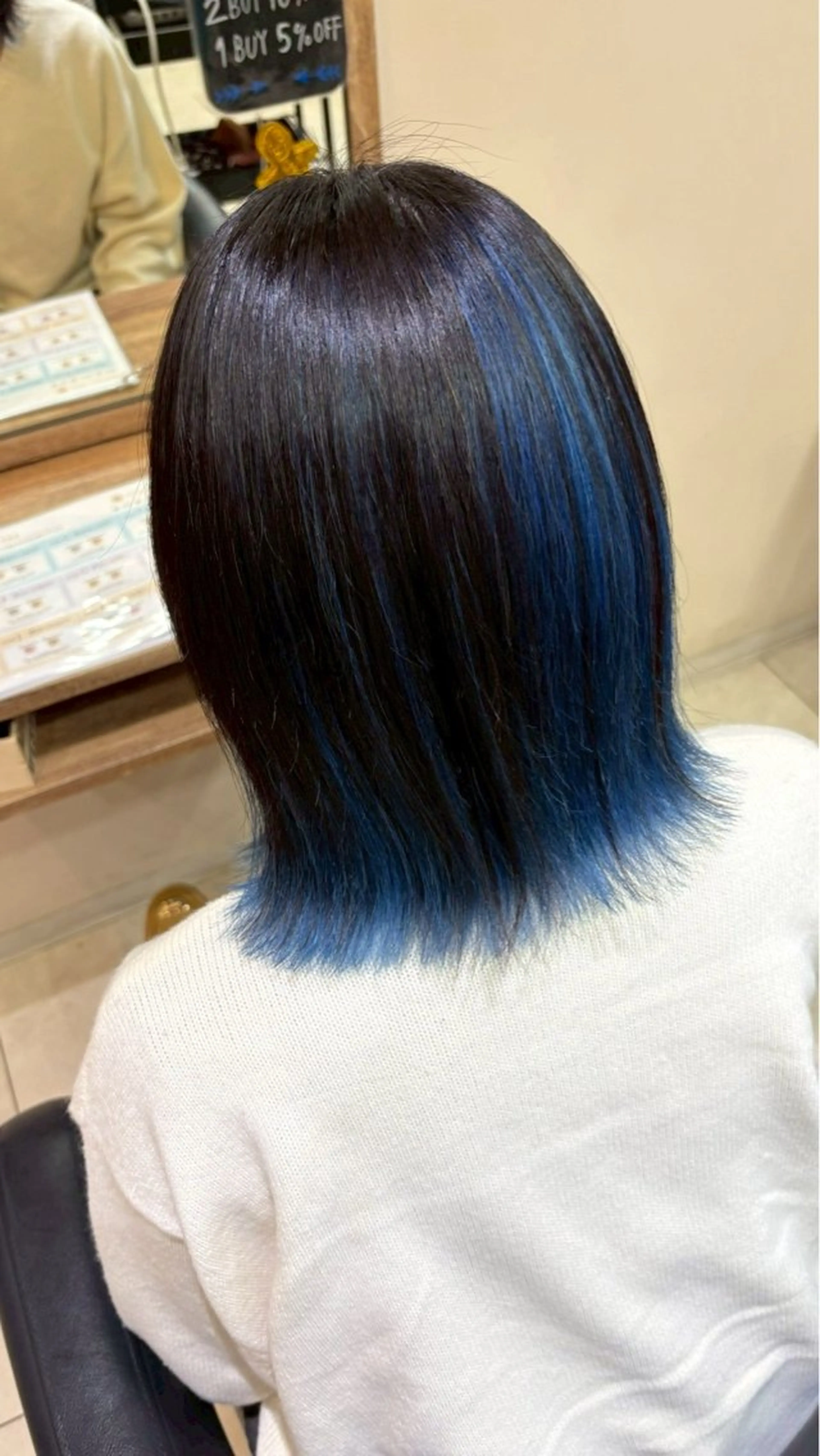 ミディアム 切りっぱなしボブ ボブ 外ハネヘア threeR kunitachi所属・ヤマナカ モネのヘアスタイル