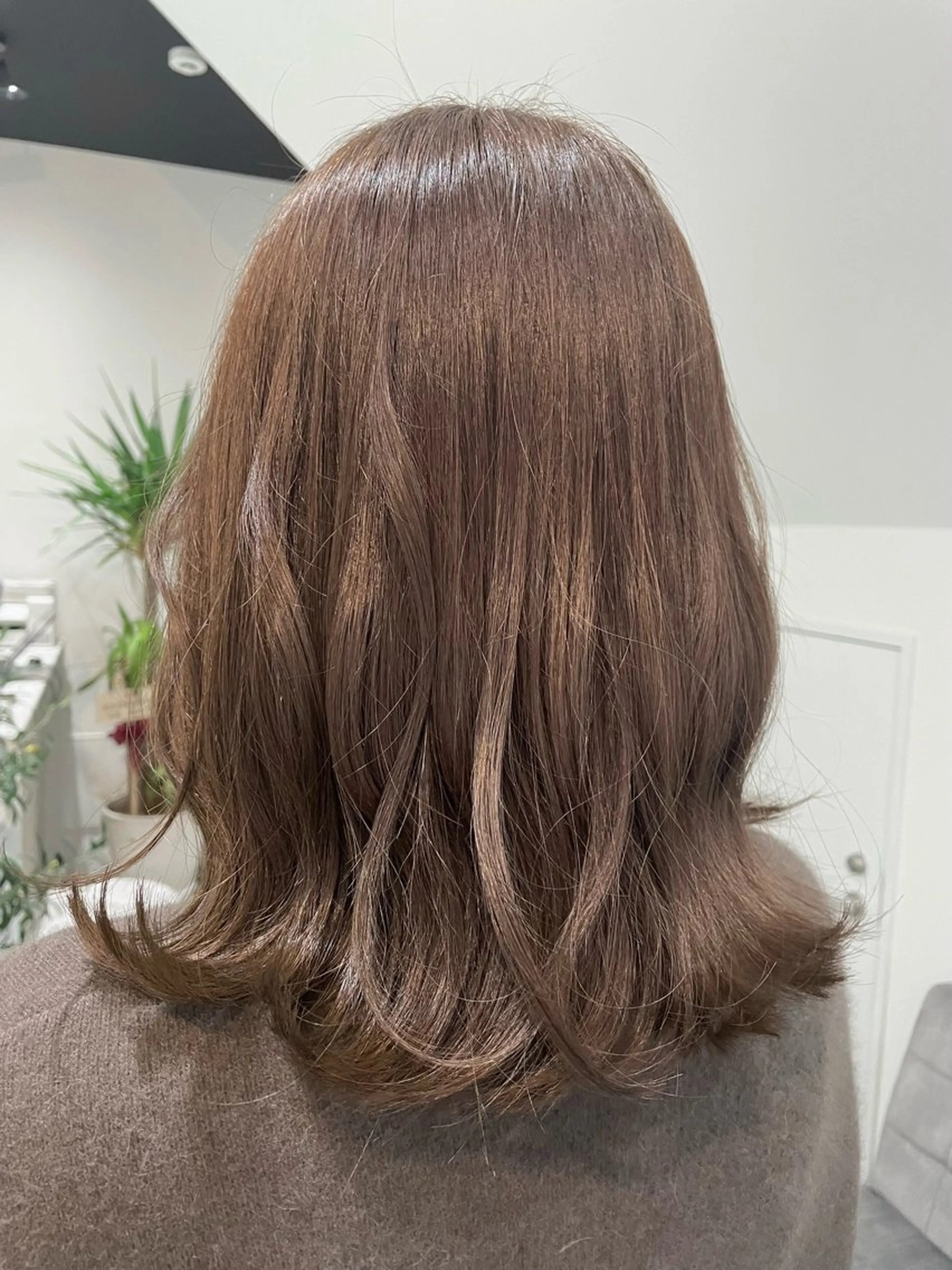 セミロング カラー ベージュカラー ブリーチ ダブルカラー フォギーベージュ ブリーチなしカラー 似合わせスタイル🪮 🌿まなべさとみ🌿のヘアスタイル