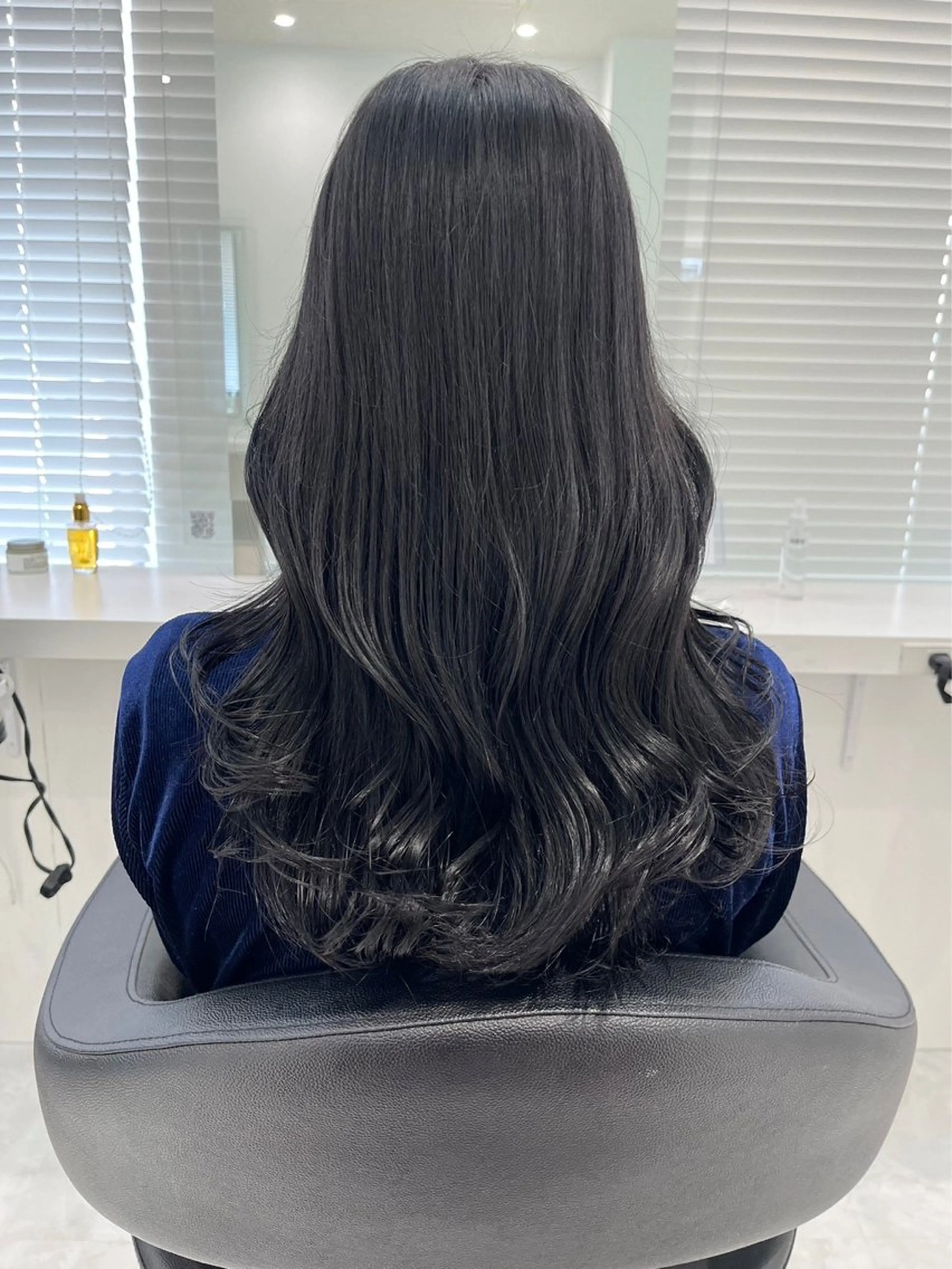 ロング カラー 黒髪 グレージュ 垢抜けハイトーン☀／ 笑顔の美容師／しゅんのヘアスタイル