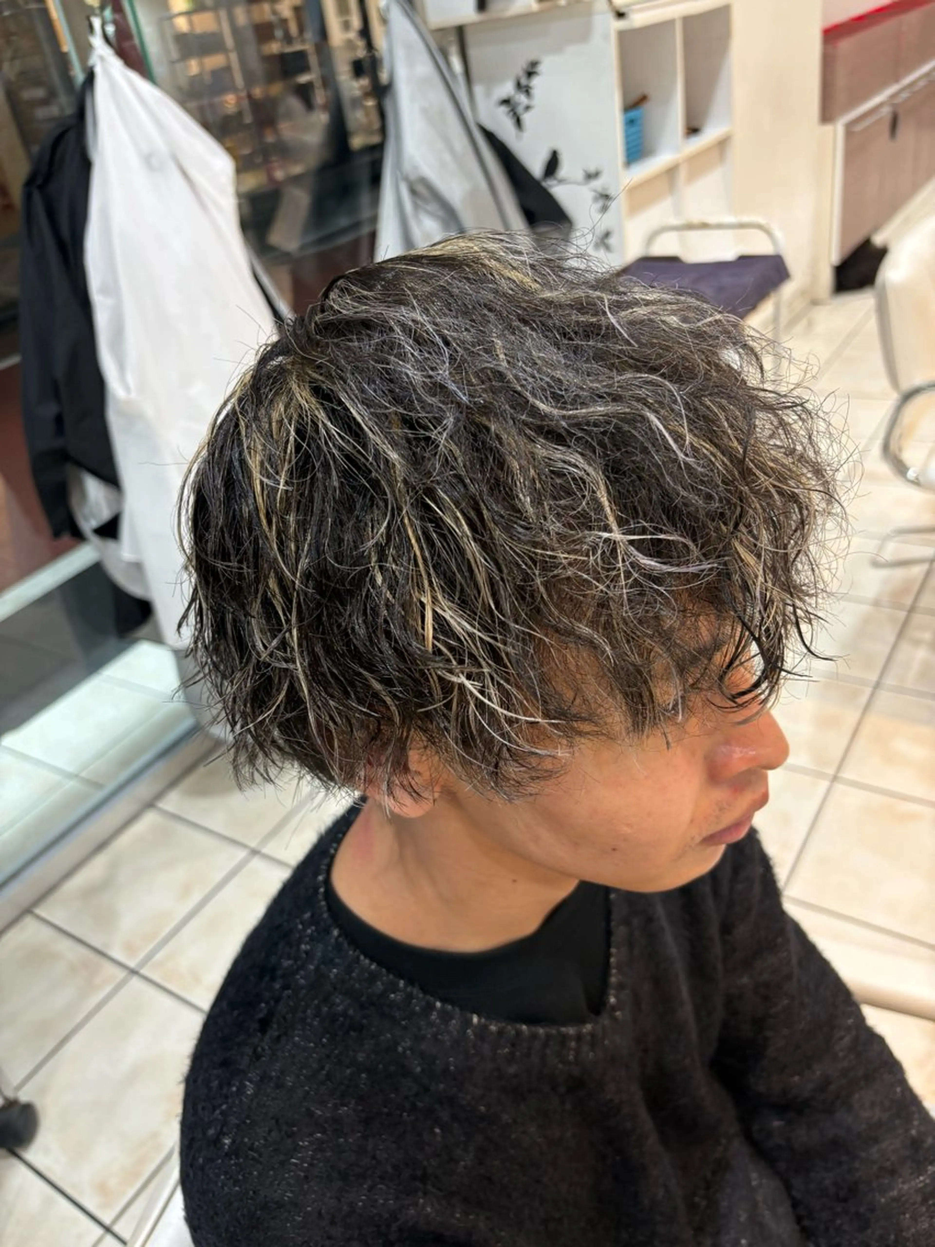 メンズ カット ヘアカラー パーマ メンズ😎モテヘア ♠️しおり♠️のヘアスタイル