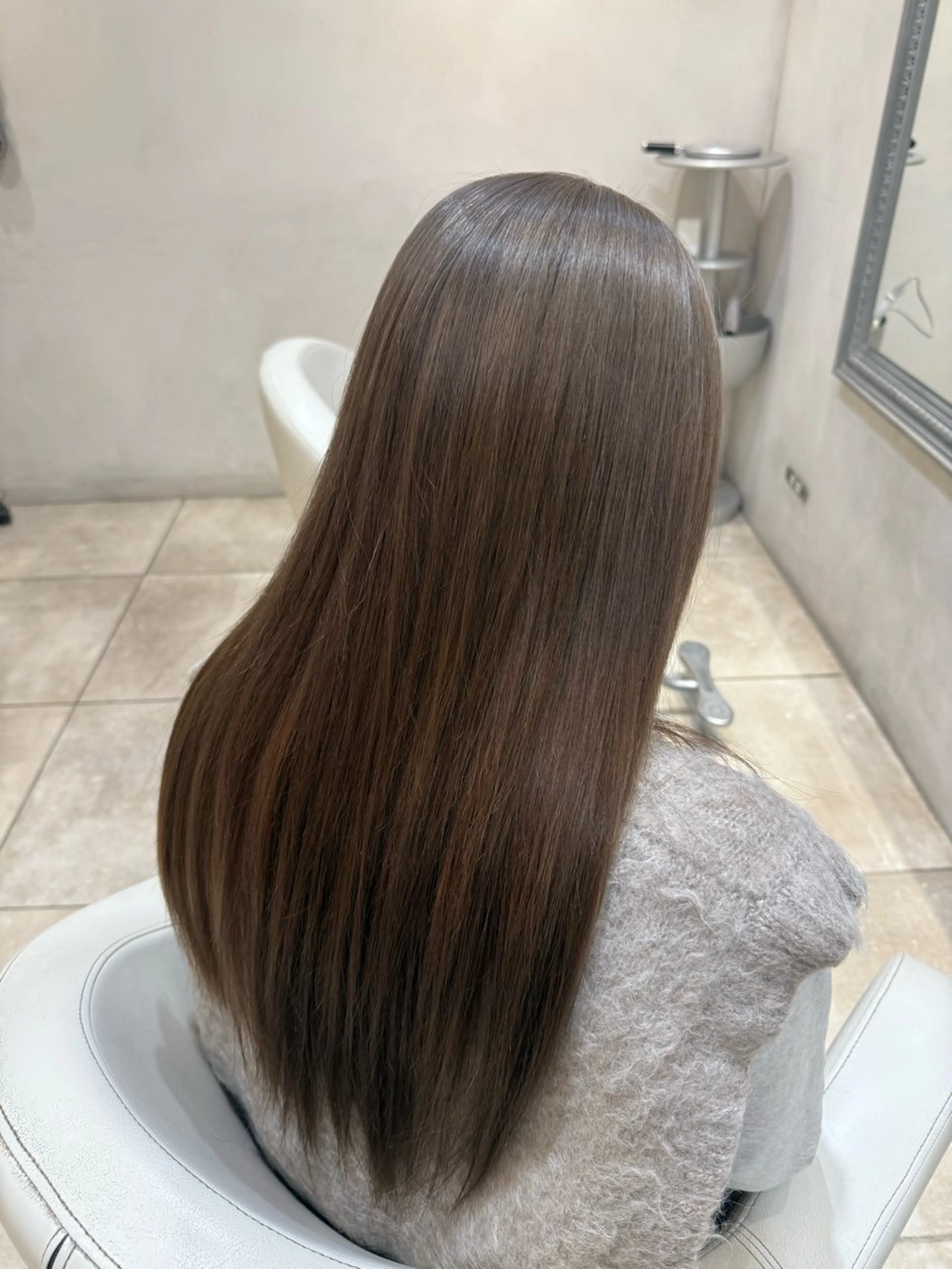 ロング カラー ダブルカラー グレージュ ミルクティーグレージュ ヘアカラー ZACC ayakaのヘアスタイル