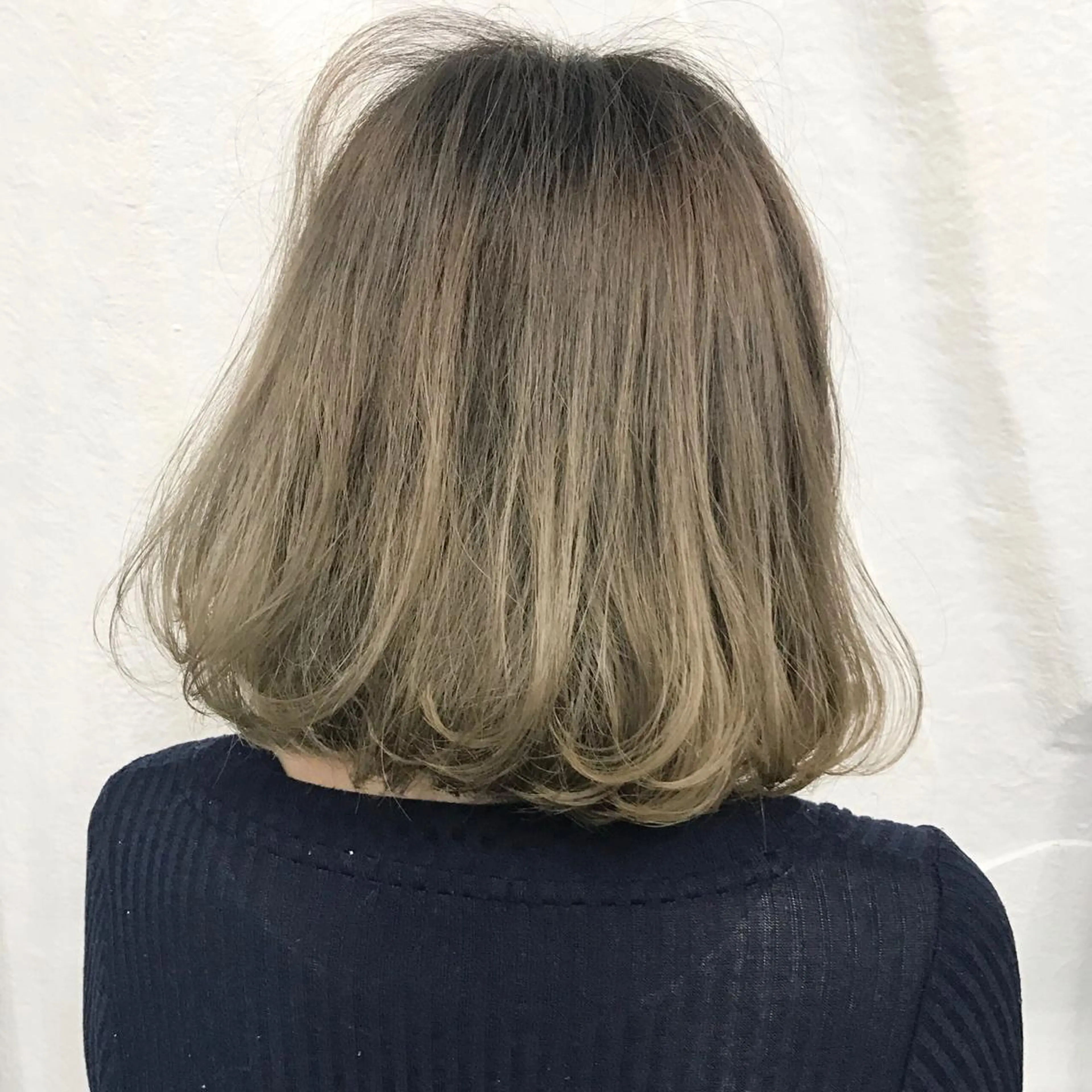 ショート カラー アッシュ ベージュカラー ブリーチ ホワイトアッシュ サロウィン所属・K-POP好き美容師 🇰🇷Kai.Yのヘアスタイル