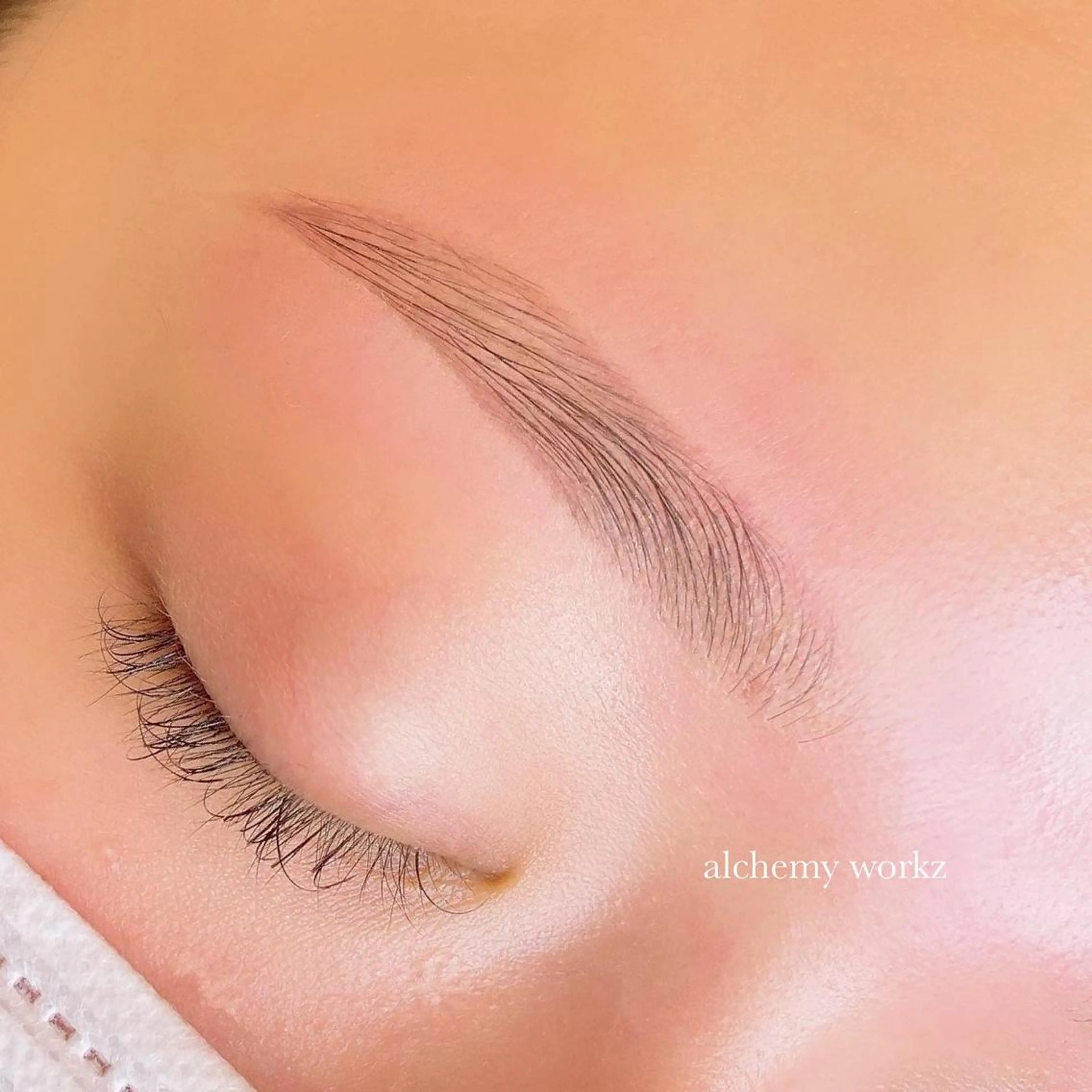 アイブロウ alchemy workzの眉毛・アイブロウイメージ