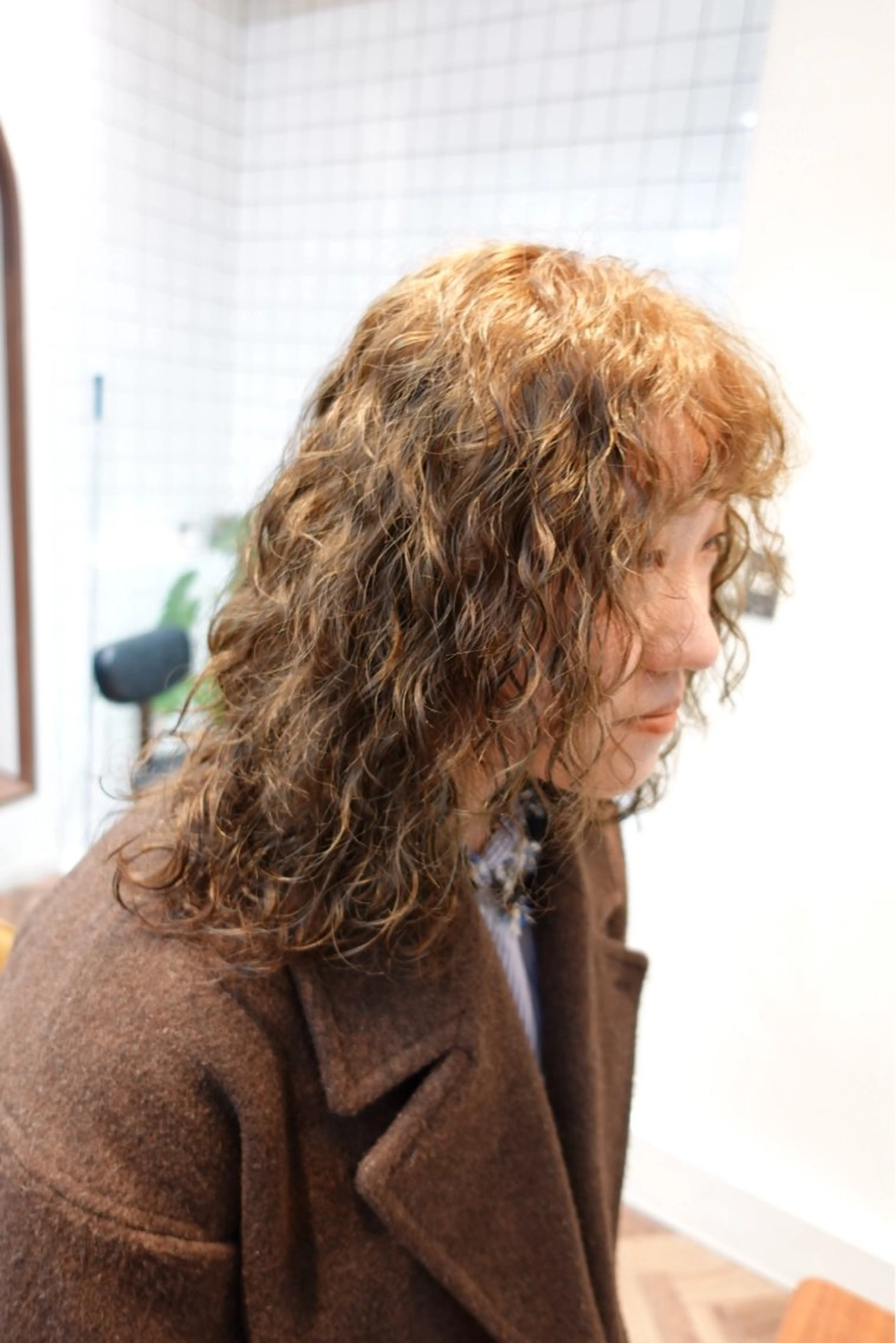 ミディアム カラー パーマ ミディアムパーマ カット ヘアカラー パーマ ボブパーマ/パーマ ウルフパーマのヘアスタイル