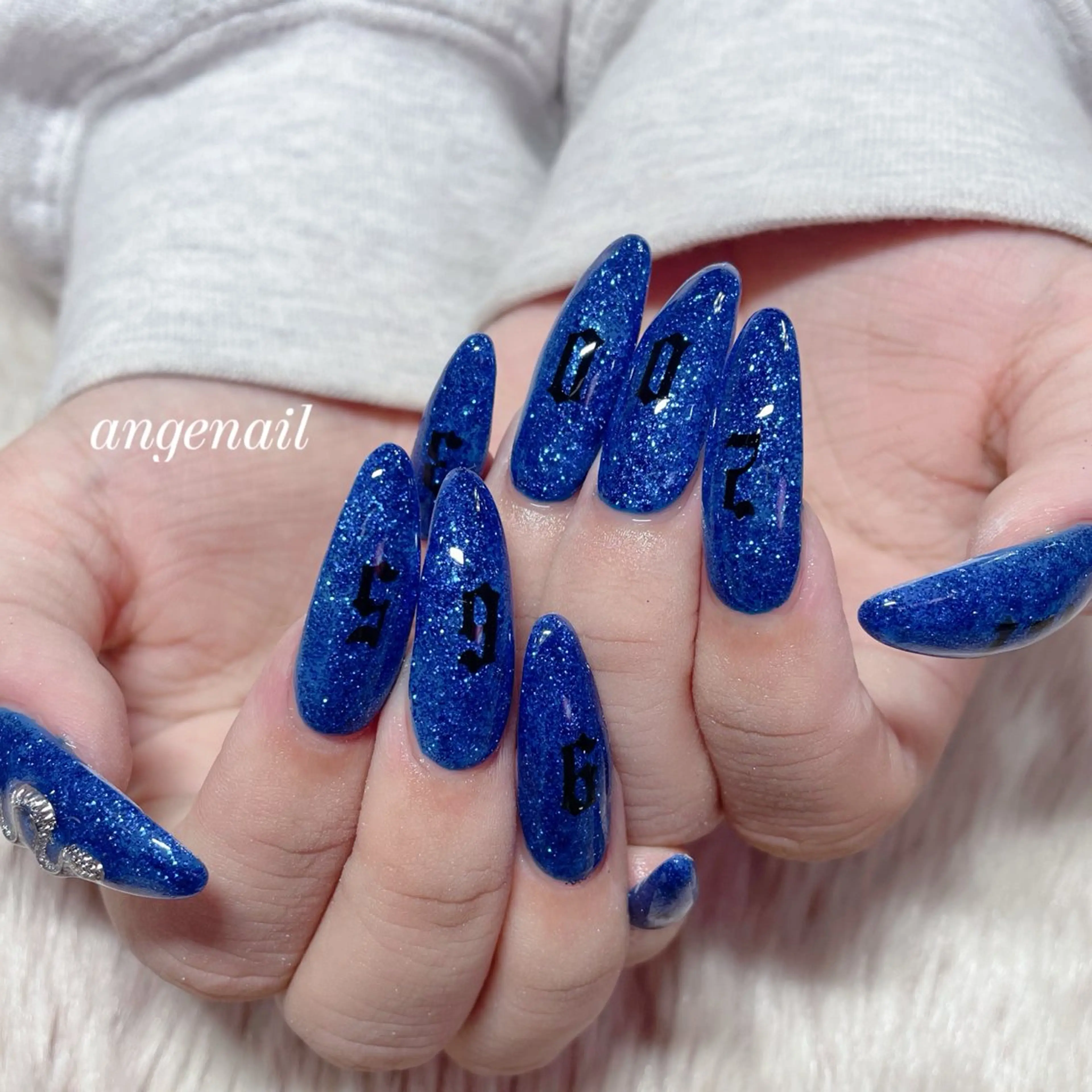 ネイル ハンドネイル オーナーネイリスト MAKIのネイルデザイン