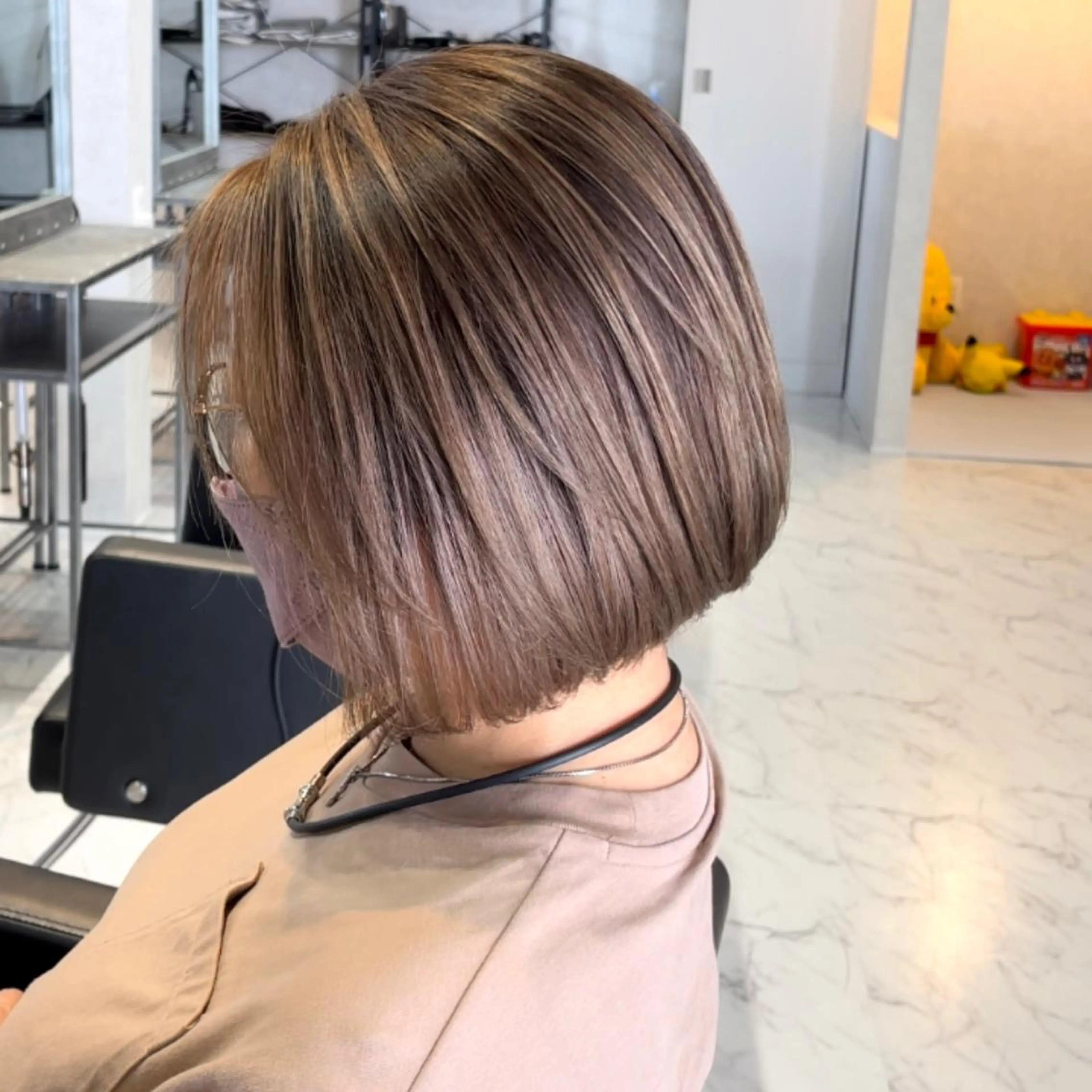 ショート カラー ヘアアレンジ バレイヤージュ デザインカラー ハイライトカラー 外国人風カラー ハイライト カット ヘアカラー トリートメント アンドウ ユウ/ レイヤーカット/韓国のヘアスタイル