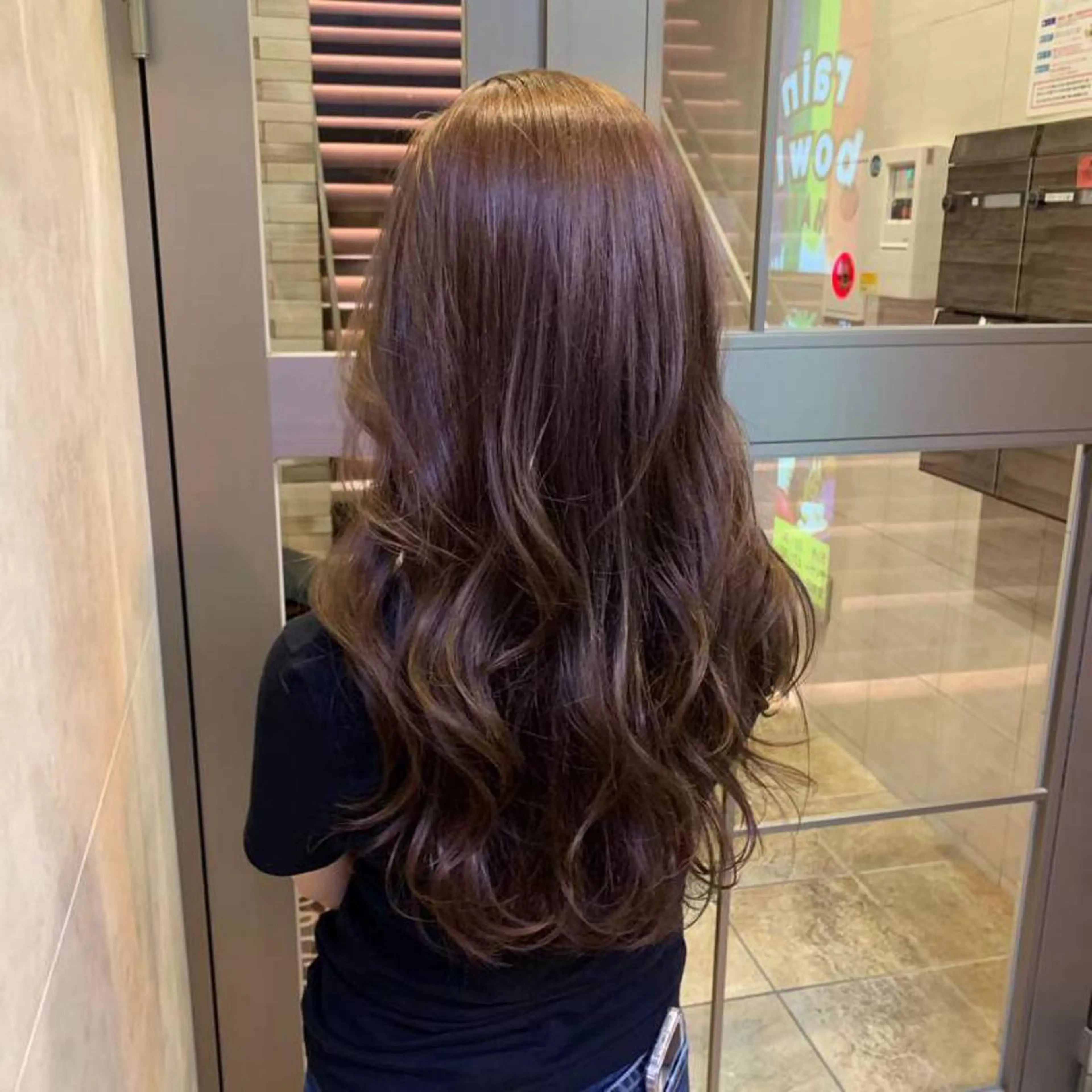 ミディアム カラー パーマ ヘアアレンジ ミディアムパーマ アクアカラー ダブルカラー グラデーションカラー ハイライトカラー カット ヘアカラー パーマ トリートメント ☀️Luana☀️ 公式/大通のヘアスタイル