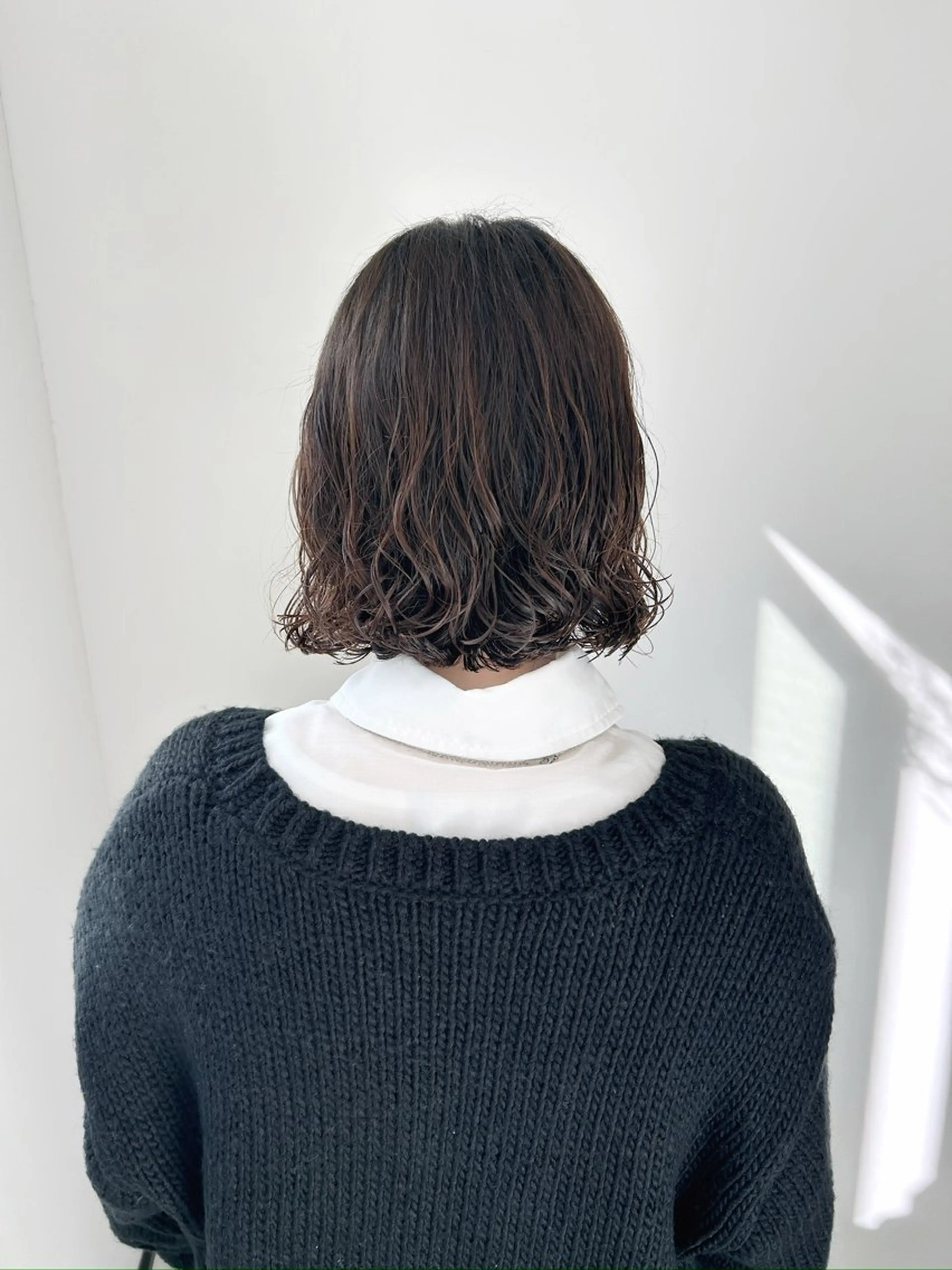 ミディアム カラー パーマ ENIF ツキのヘアスタイル