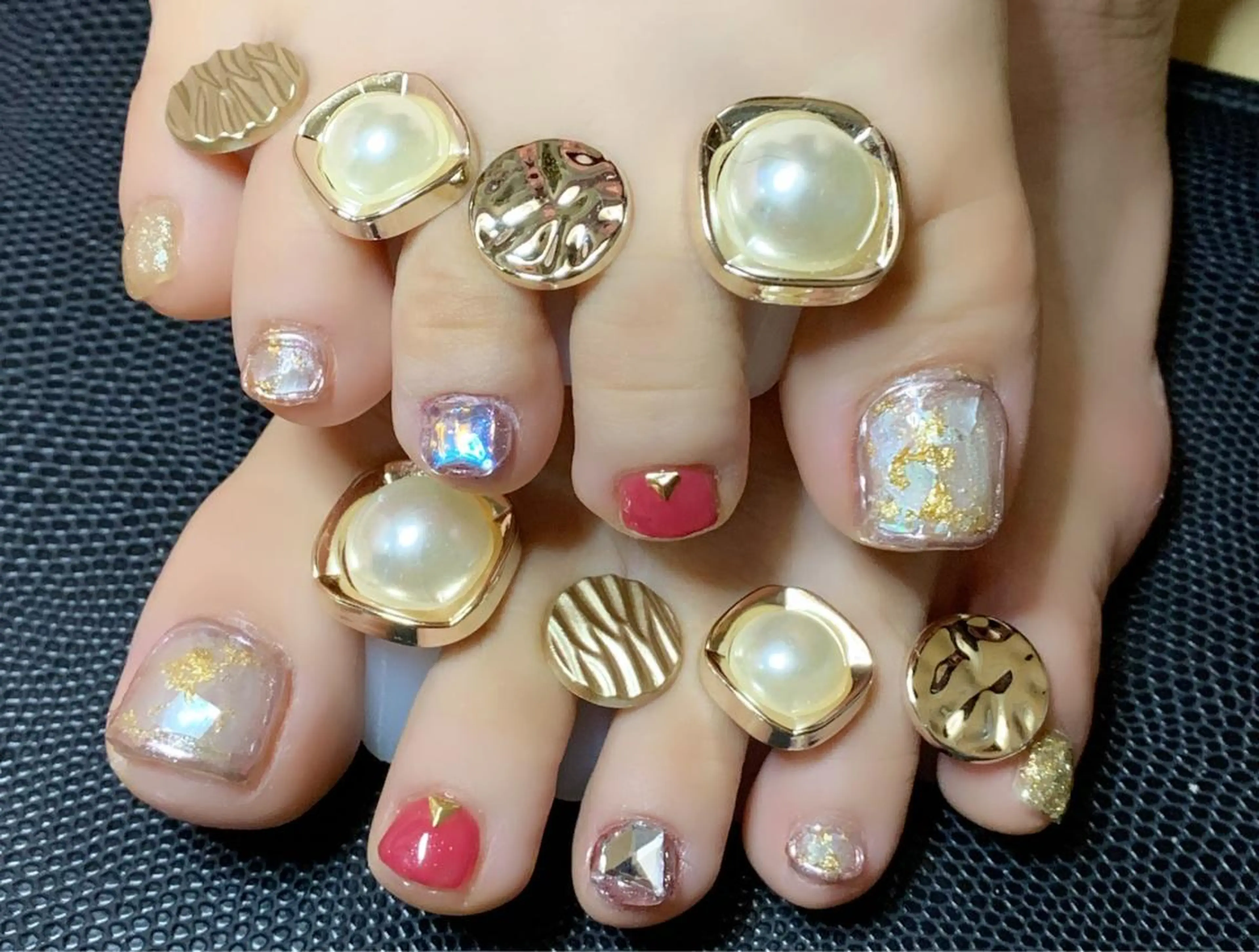 ネイル アニマル柄 アートネイル フットネイル ミラーネイル ニュアンスネイル x.1.0.nail ♡Cのネイルデザイン