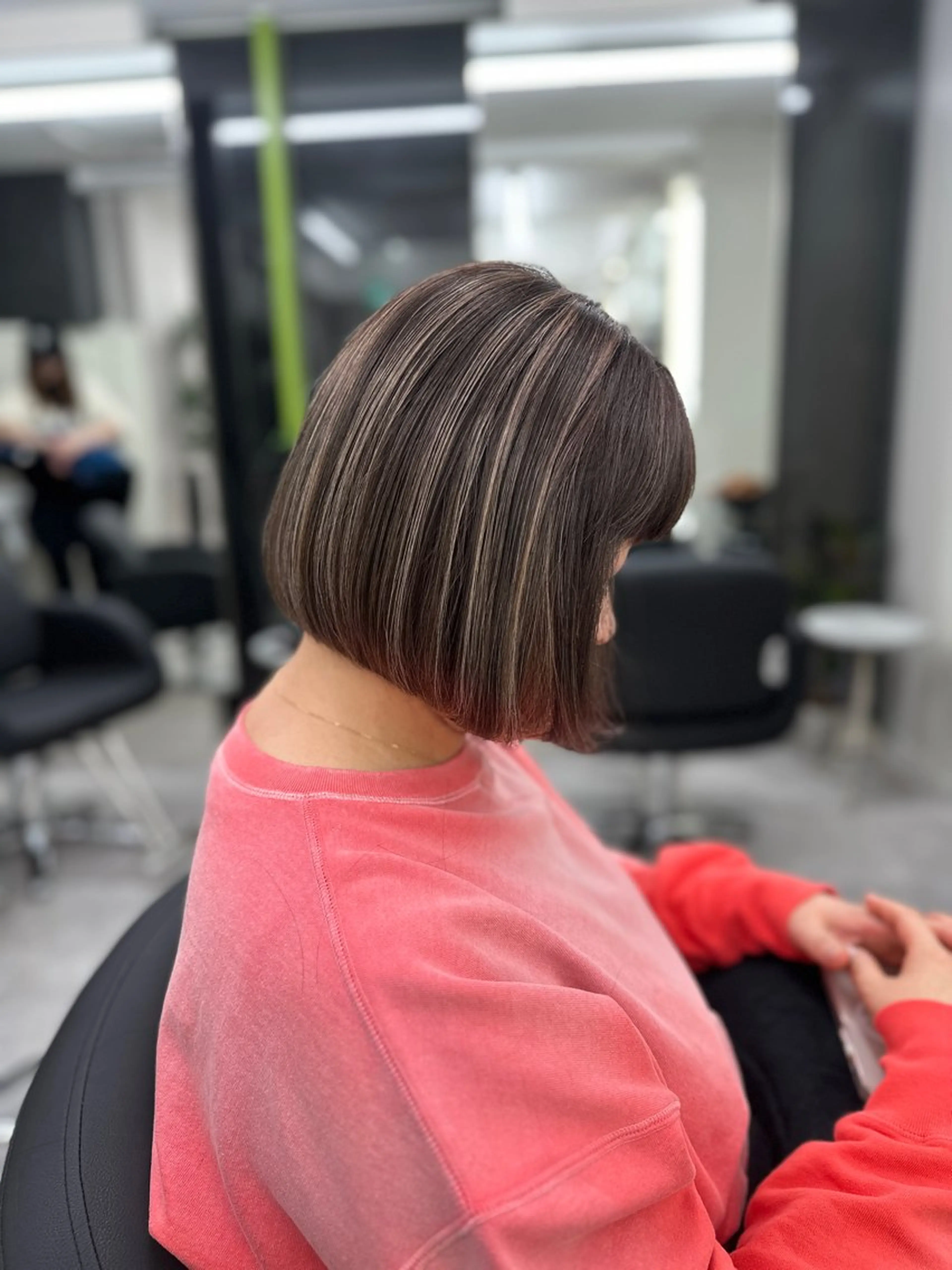 白髪ぼかしハイライト×ダメージレス艶カラー×カットの写真