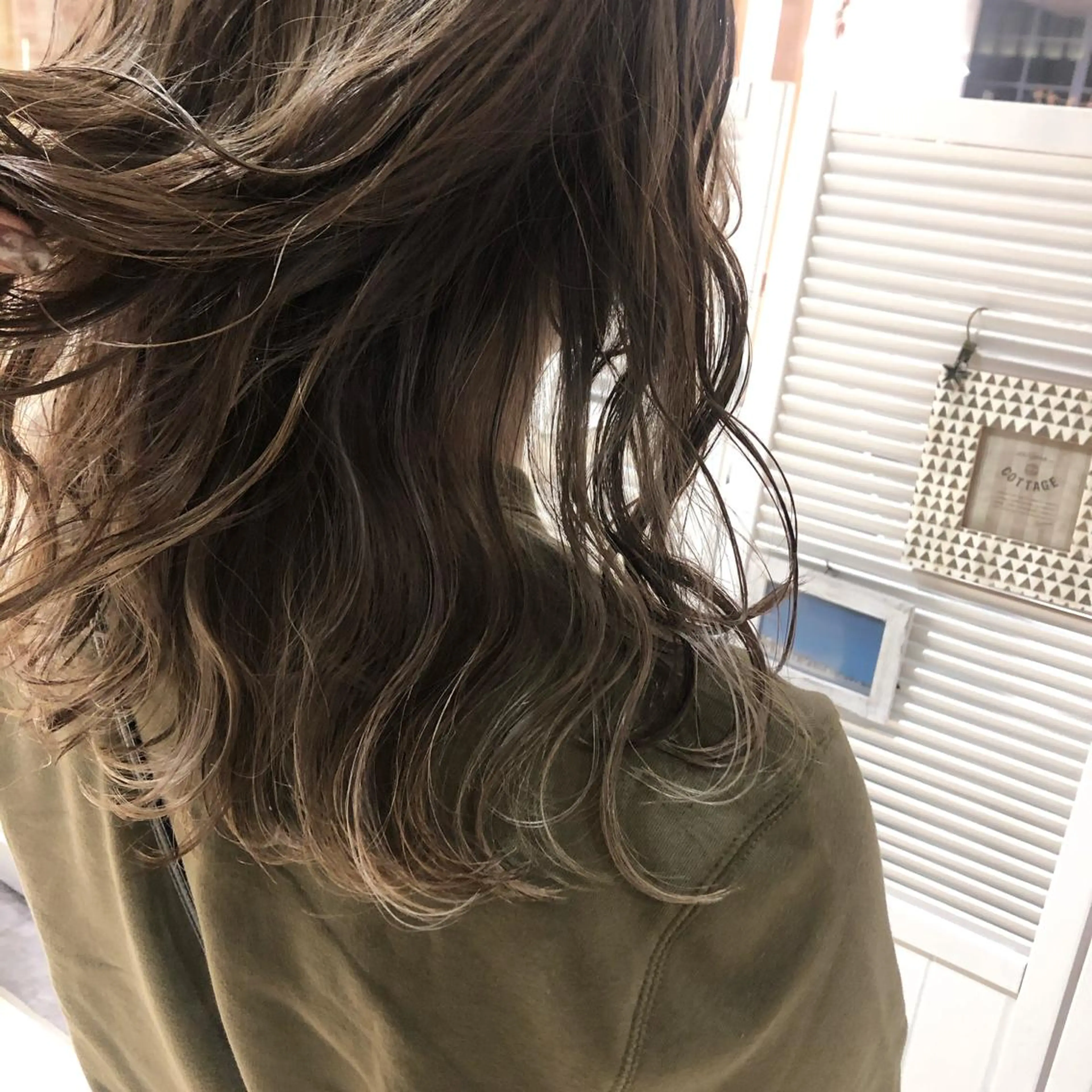 セミロング カラー ハイライトカラー ハイライト ブリーチカラーレイヤ ーカット🦋annaのヘアスタイル