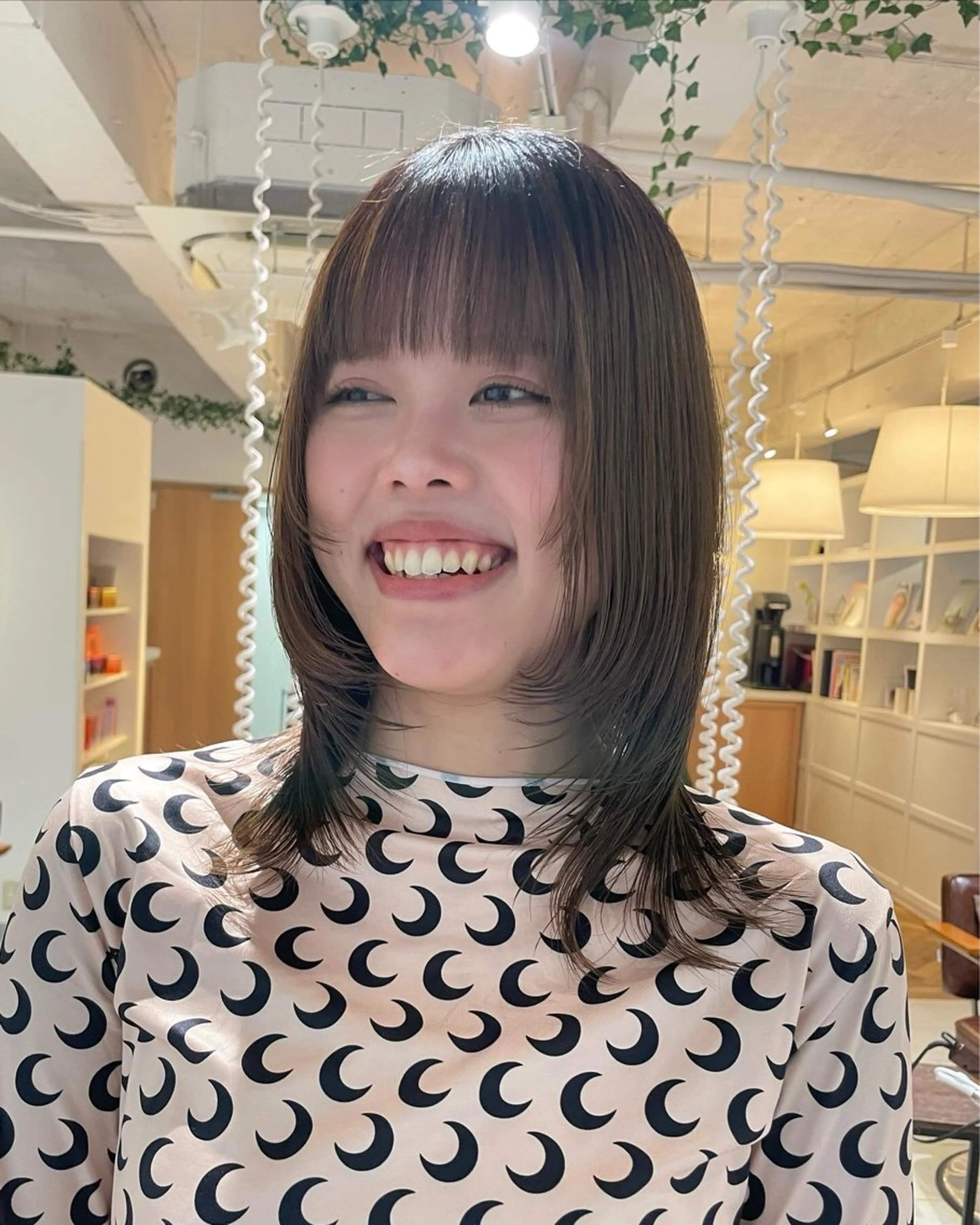 セミロング カラー ハイレイヤー レイヤーカット Ogata Marinaのヘアスタイル