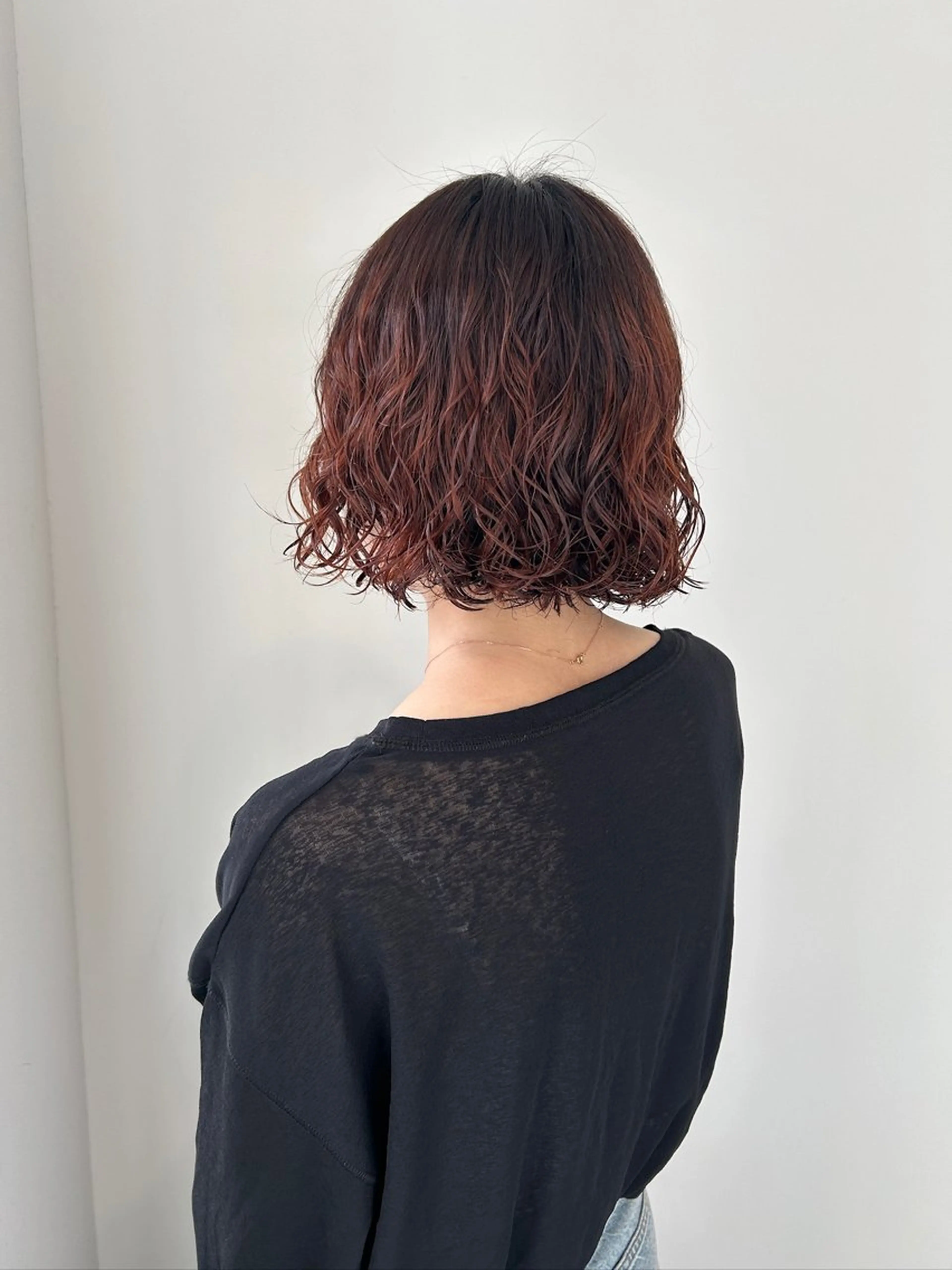 ミディアム カラー パーマ ENIF ツキのヘアスタイル