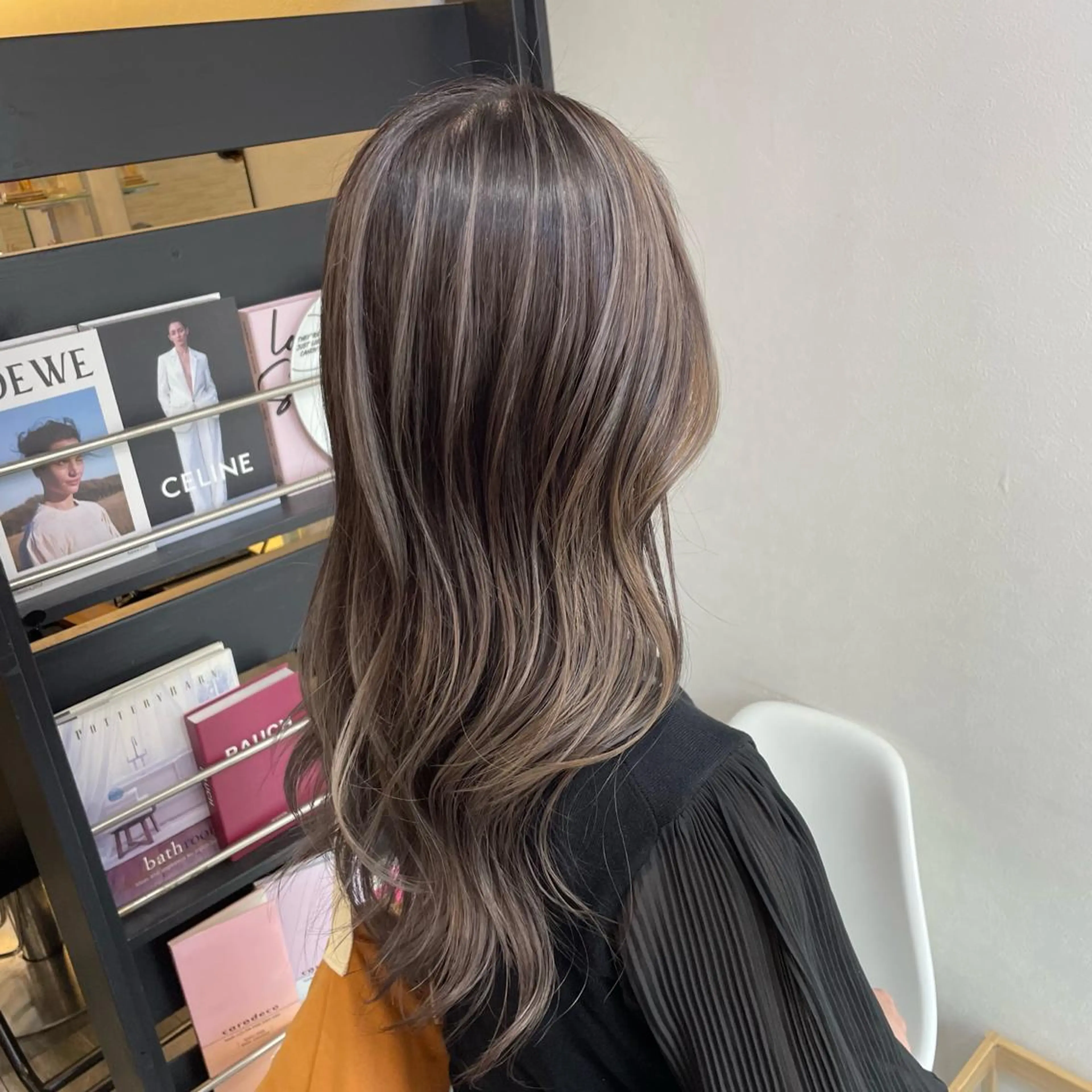 ロング カラー バレイヤージュ グレージュ レイヤーカット tokute 中野真咲🐺のヘアスタイル