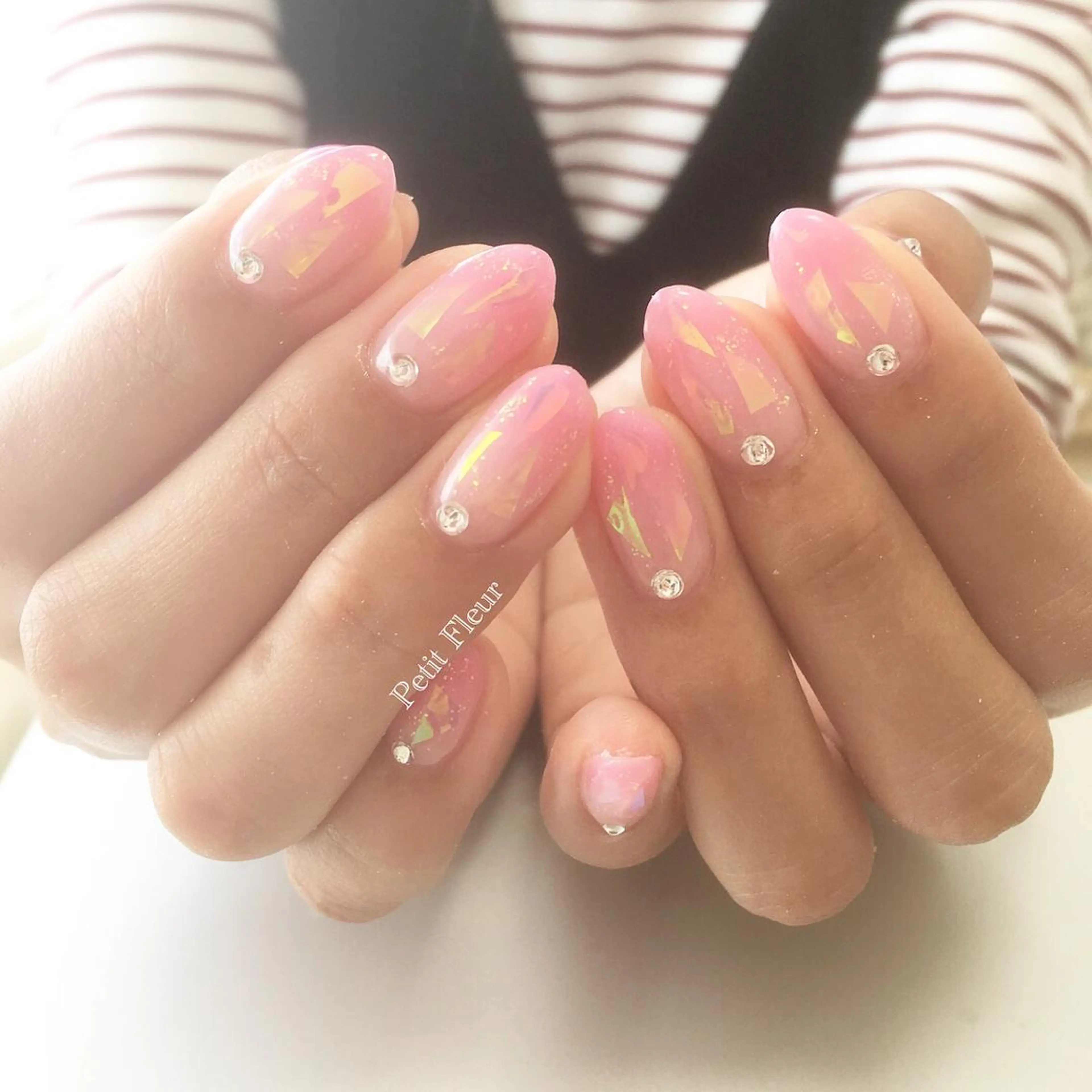 ネイル ホログラムネイル キラキラネイル Petit Fleur所属・青柳 亜梨奈のマツエク・マツパデザイン