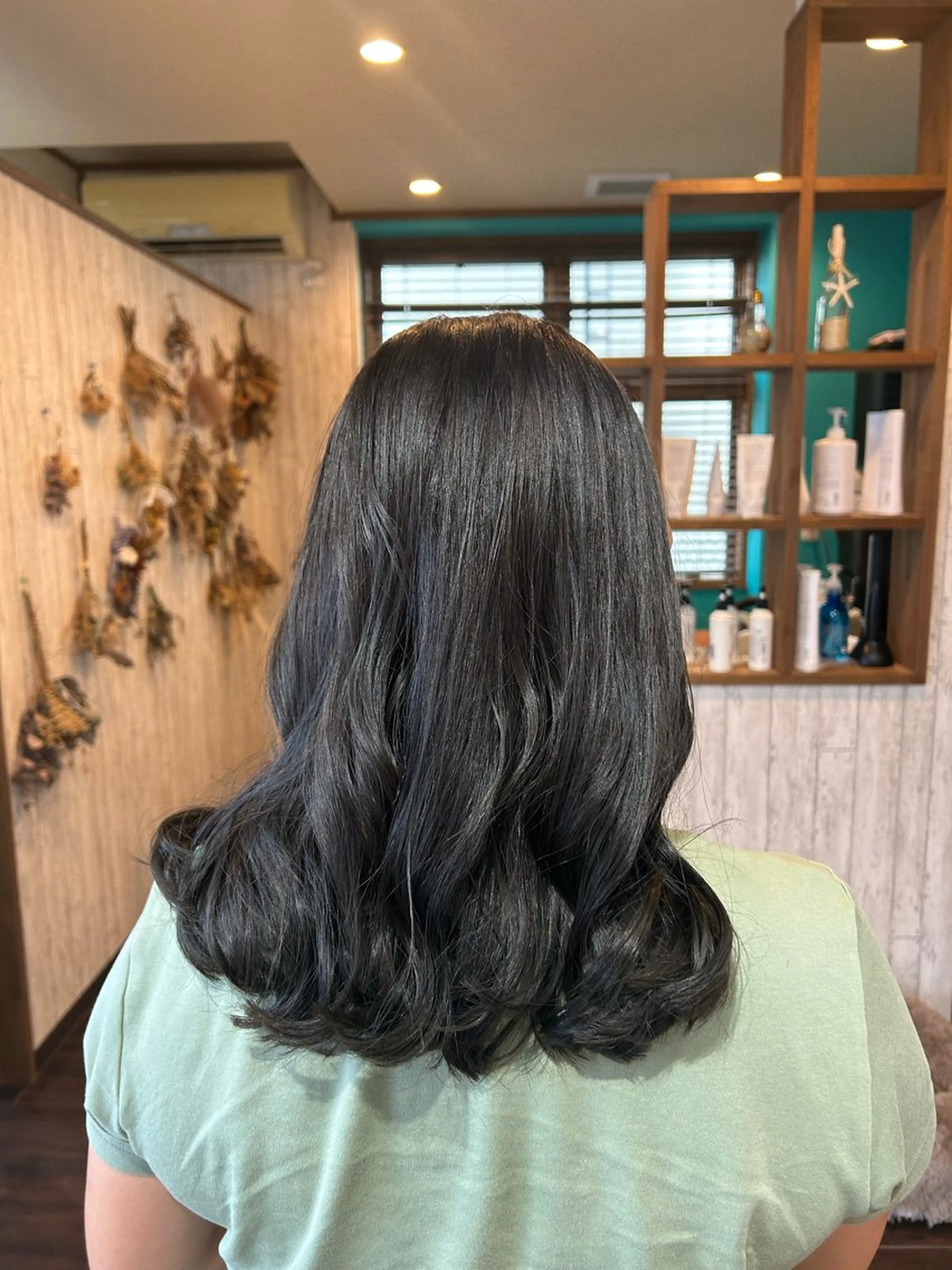 ミディアム カラー 早坂 さくらのヘアスタイル