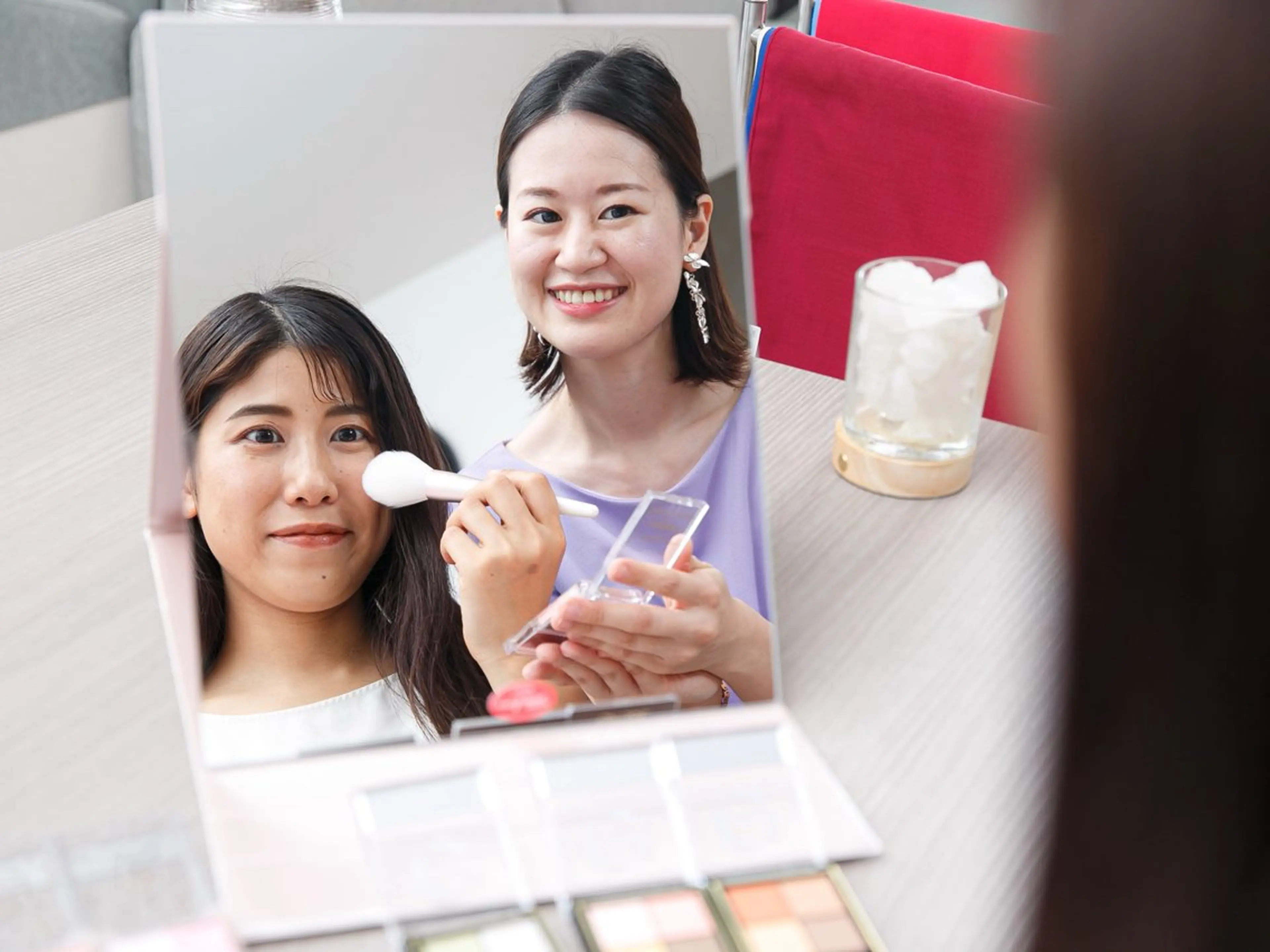 〈パーソナルカラー診断に耳つぼ体験つき★〉カラー診断＋色選びレッスン+コスメ分類+メイクレッスン+アクセ診断＋耳つぼ体験の写真