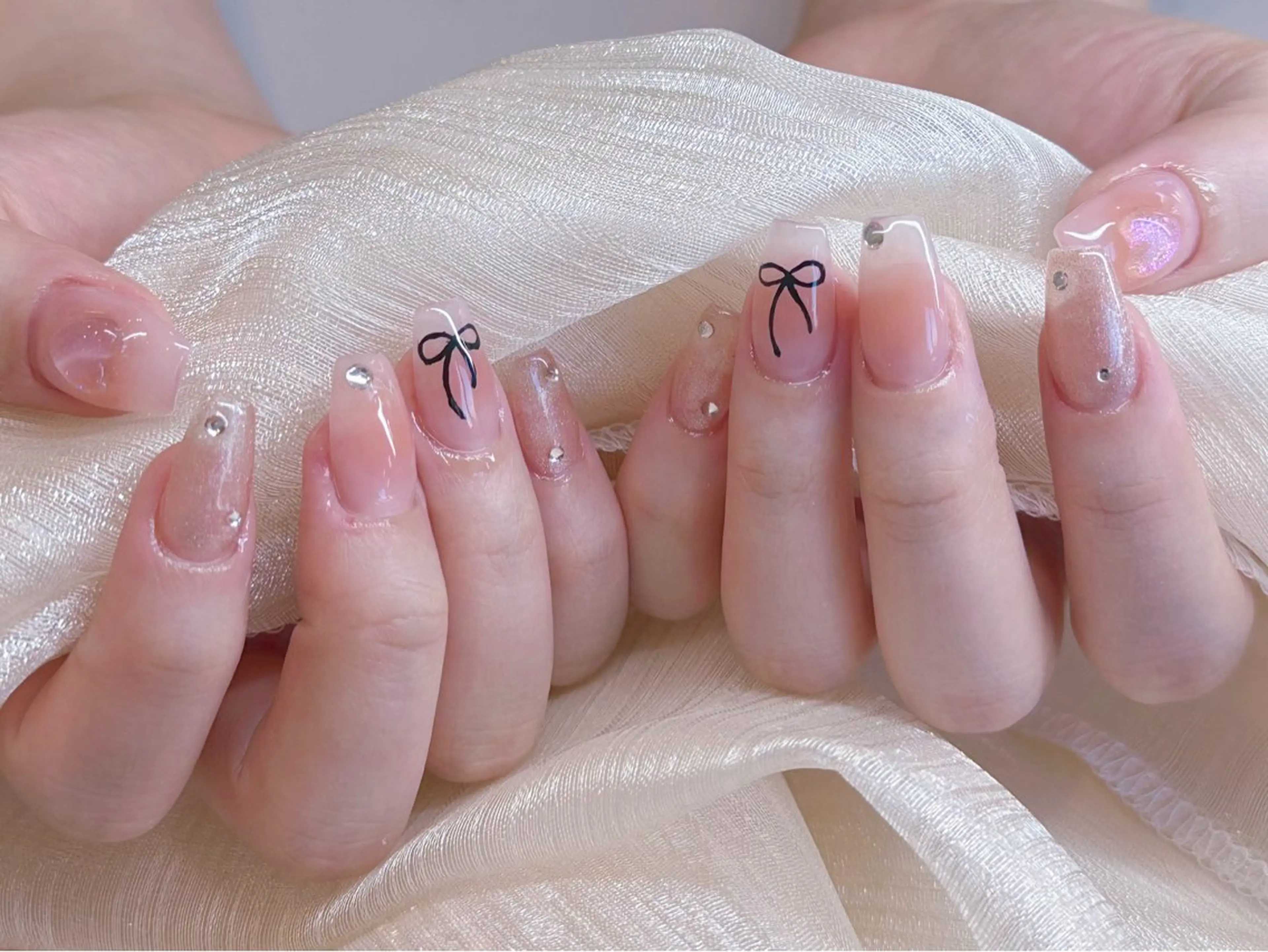 ネイル アートネイル 韓国ネイル 水色 ロングネイル マグネットネイル ハンドネイル ハンドケア NailDemure 【銀座店】のネイルデザイン