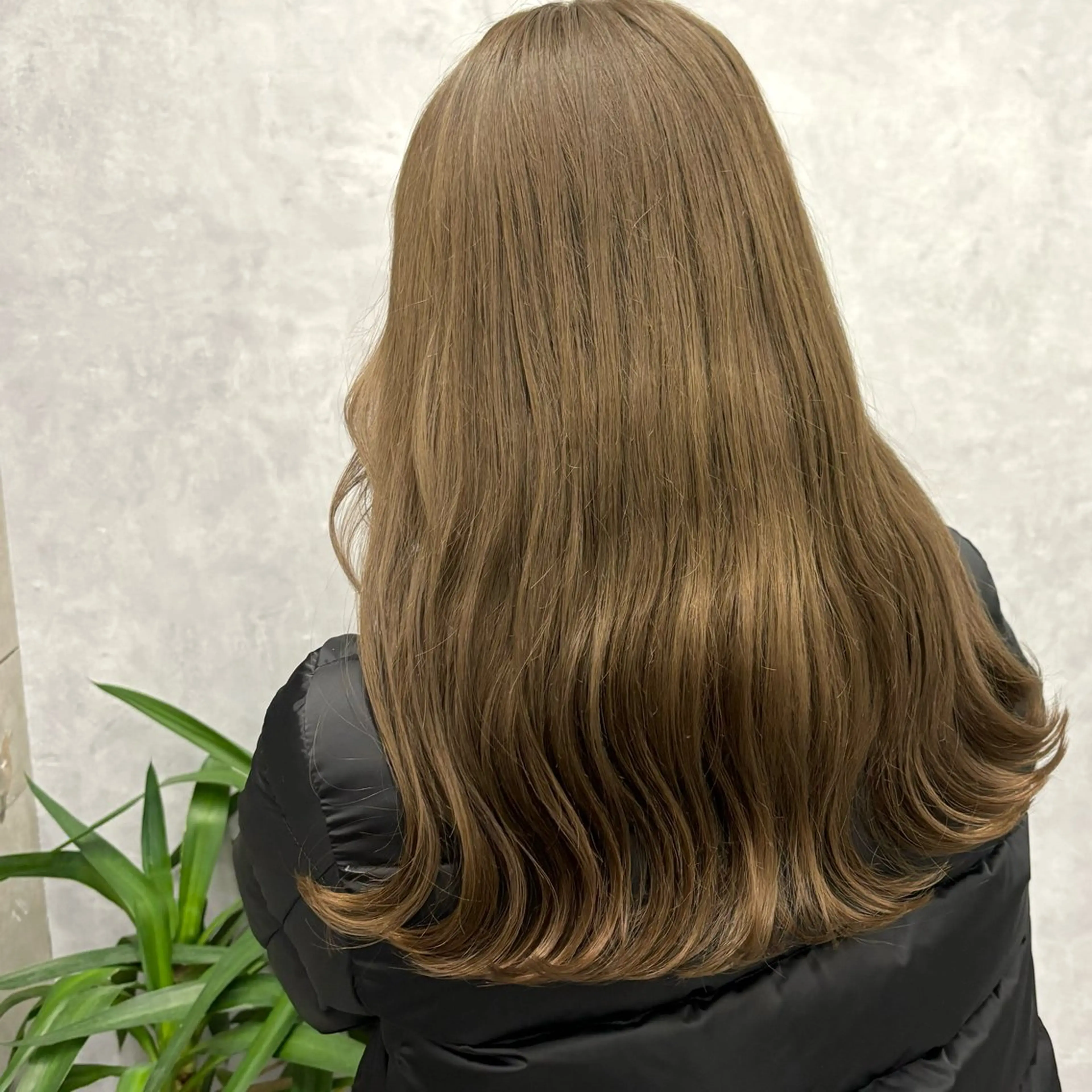 ロング カラー アディクシーカラー アッシュ ベージュカラー 透明感カラー トリートメント NUMBER_ ユイナのヘアスタイル