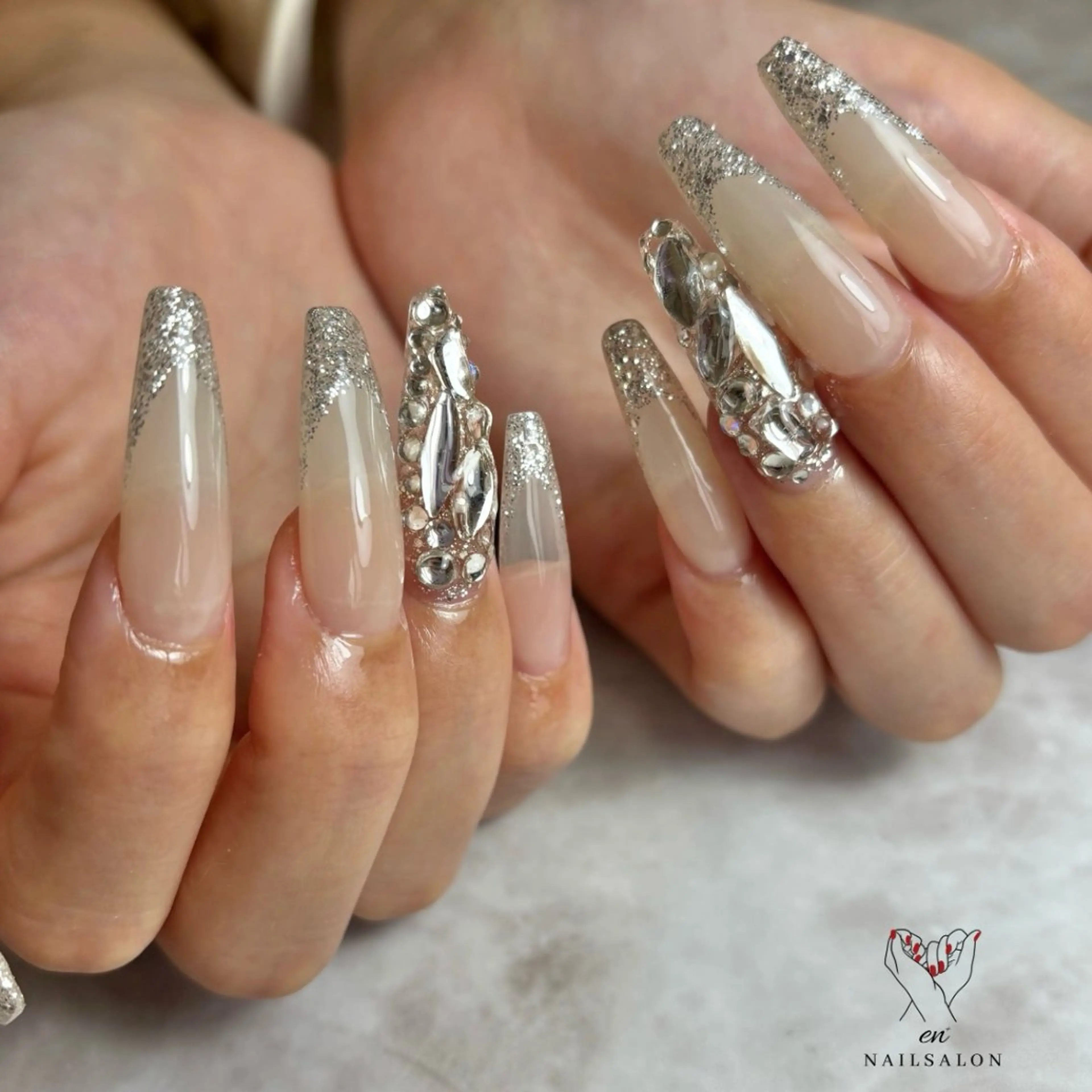 ネイル ストーンネイル ハンドネイル NAILSALON en+所属・NAILSALON en+沖縄市美原のネイルデザイン