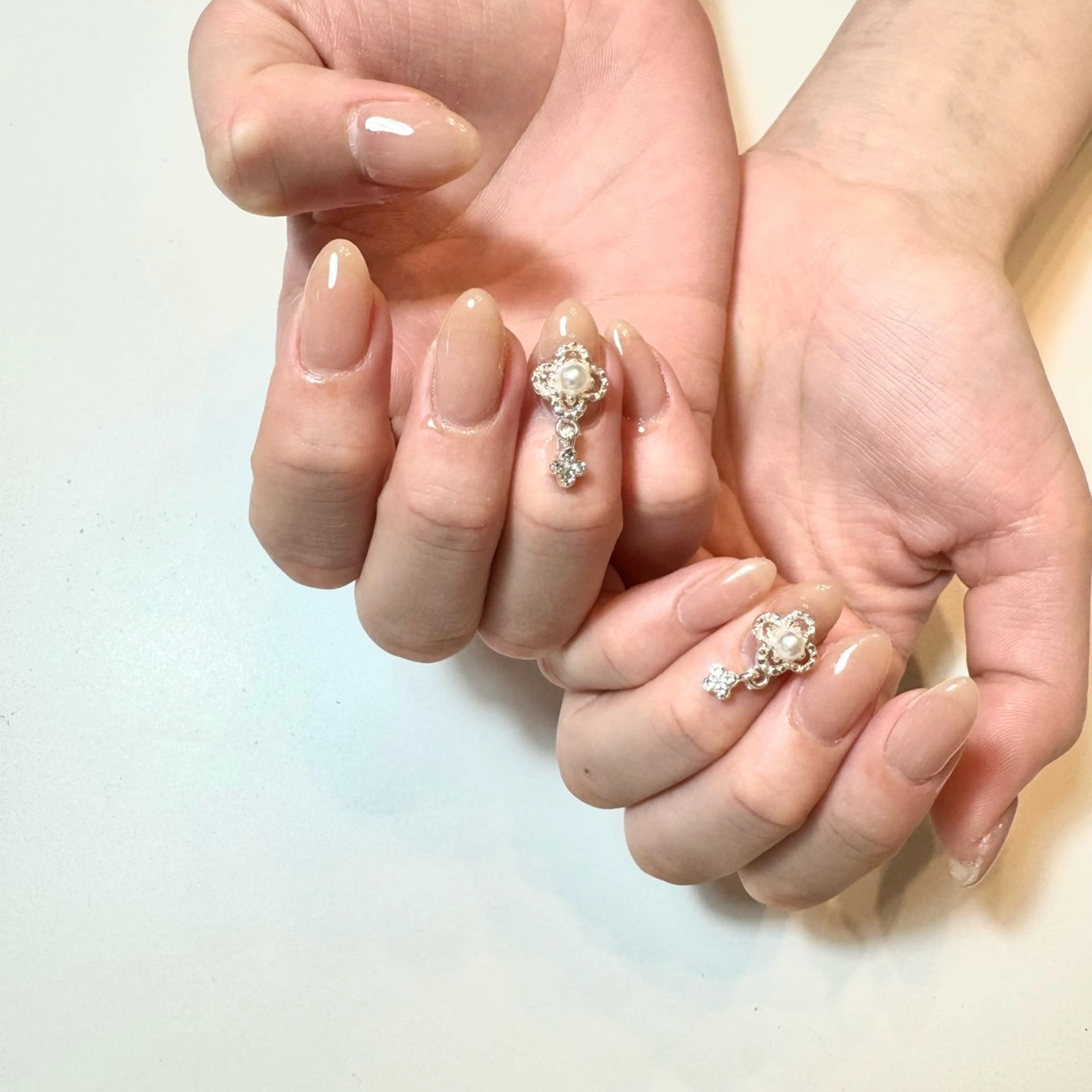 ネイル ワンカラーネイル Aulu'bネイル ボディージュエリーのネイルデザイン