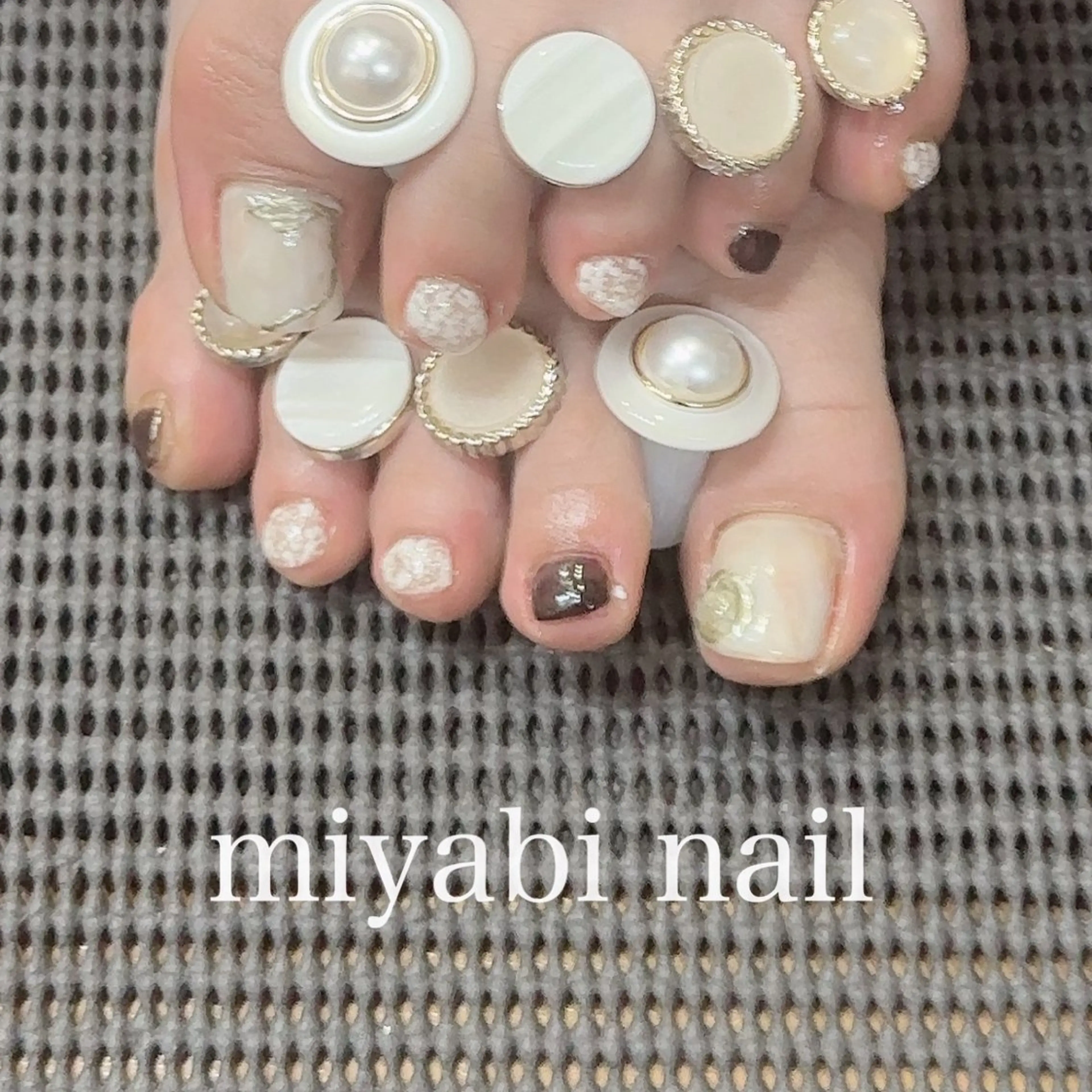 ネイル アートネイル ブラウン フットネイル ジェルネイル 持ち込み フットネイル miyabi nail 桂川駅近くのネイルデザイン