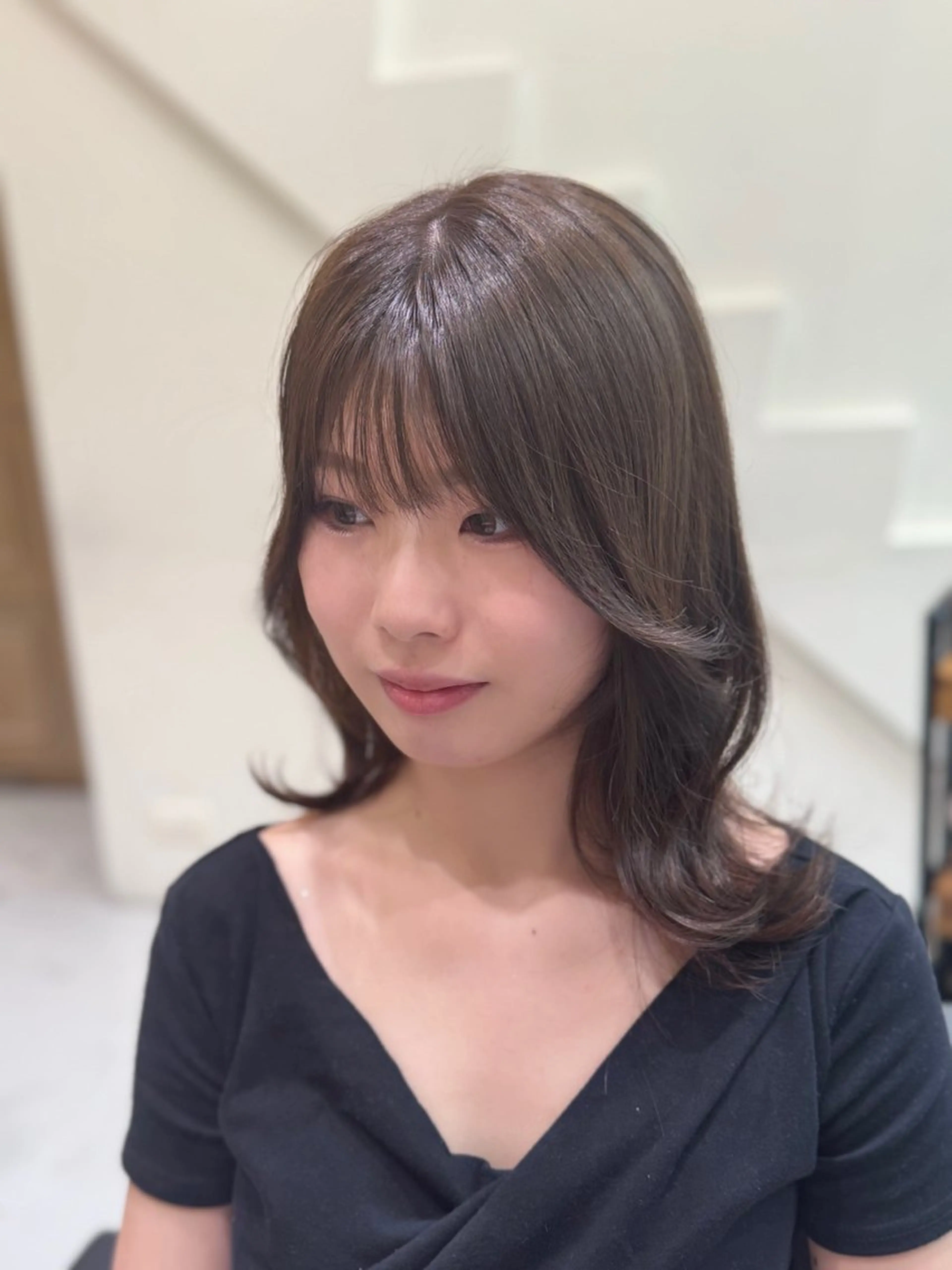 ミディアム カラー カット ヘアカラー トリートメント 透明感カラー/顔周り カット/レイヤーにかのヘアスタイル