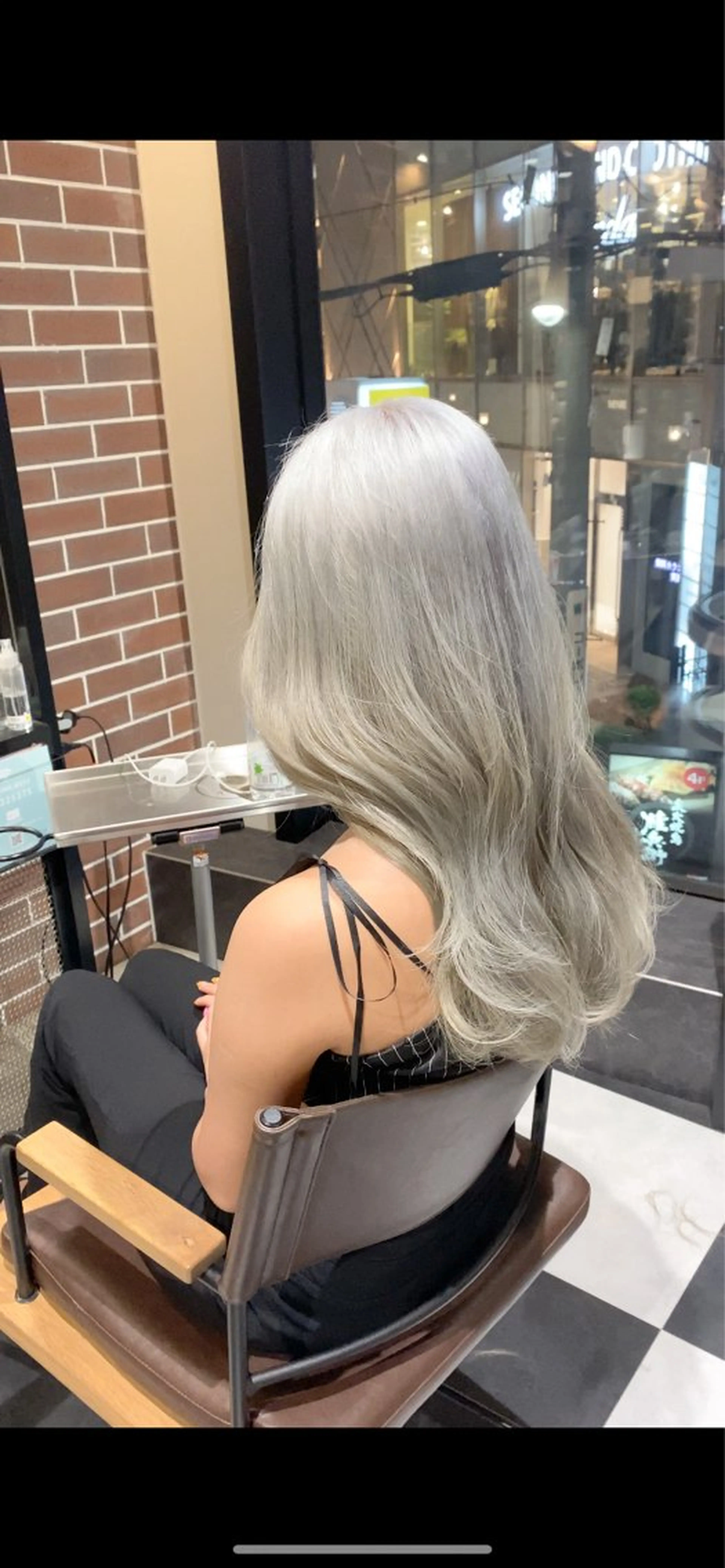 ロング 透明感ブリーチ/ メンズパーマのヘアスタイル