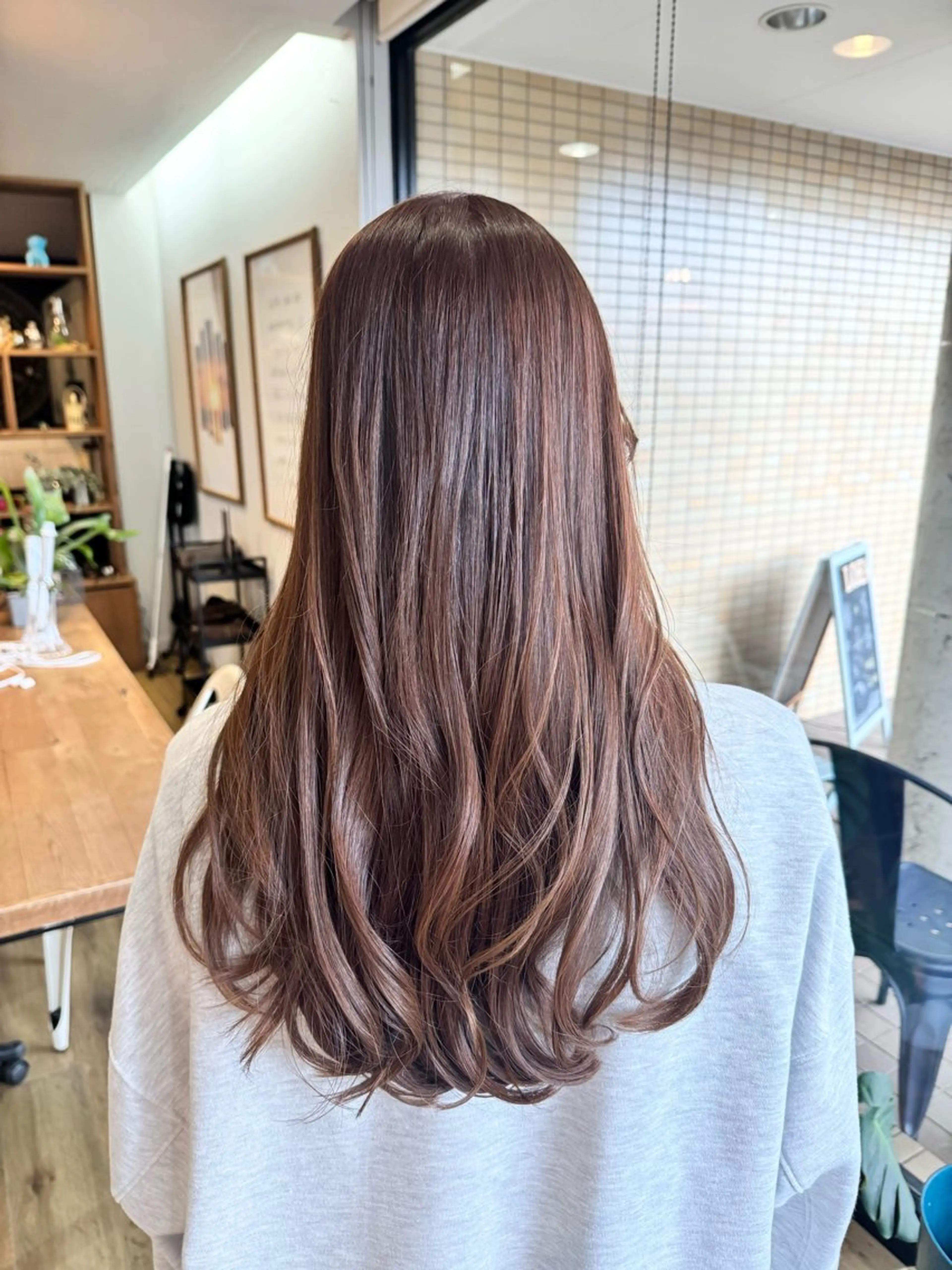 ロング カラー ツキダテ ユイのヘアスタイル