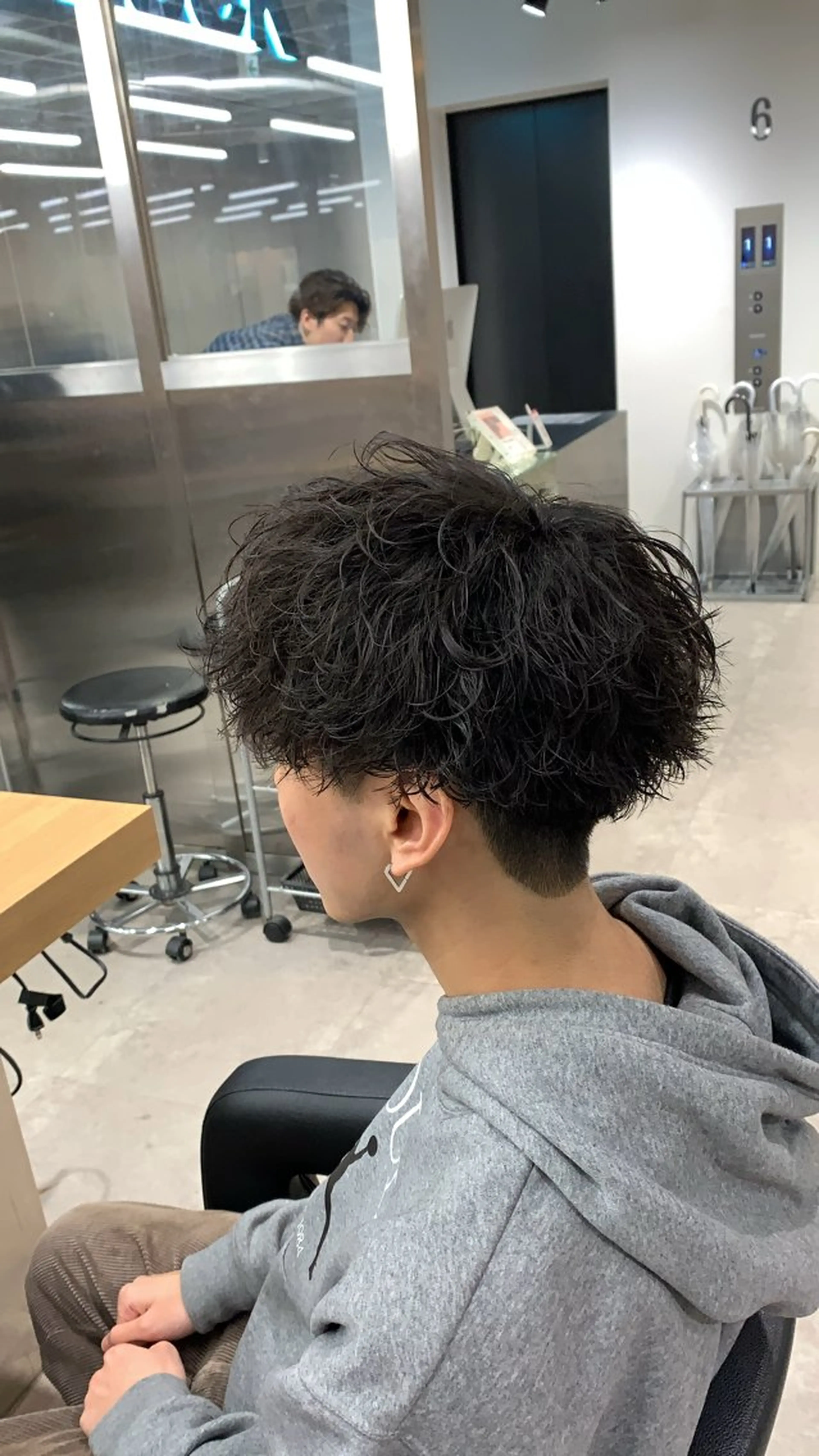 ショート パーマ メンズ メンズブリーチ フェザーパーマ メンズハイトーン メンズパーマ スペインカール ⚡️メンズ特化⚡️ RYUKIのヘアスタイル