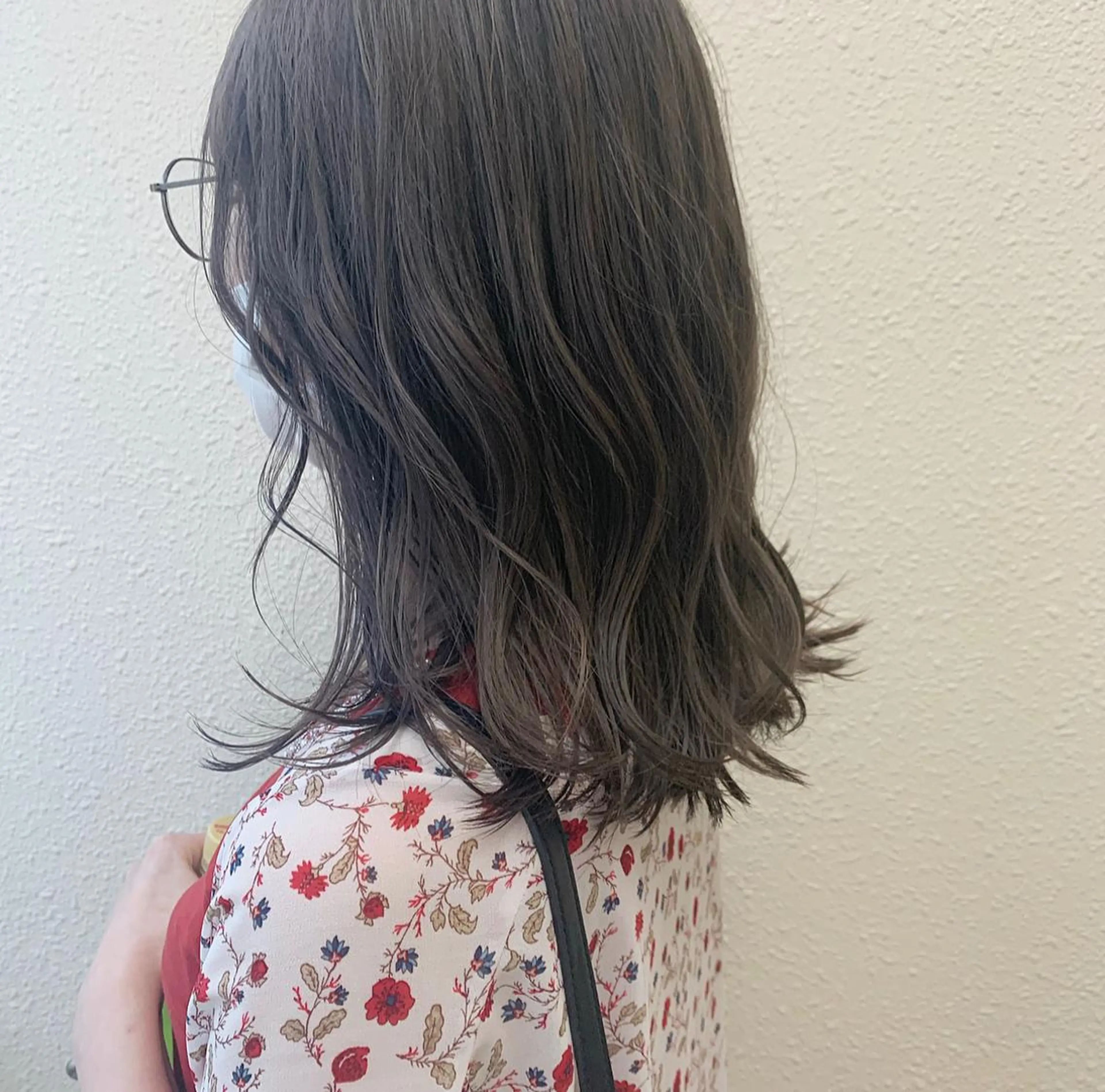 ミディアム カラー グレージュ iLi所属・iLi 《イリ》のヘアスタイル