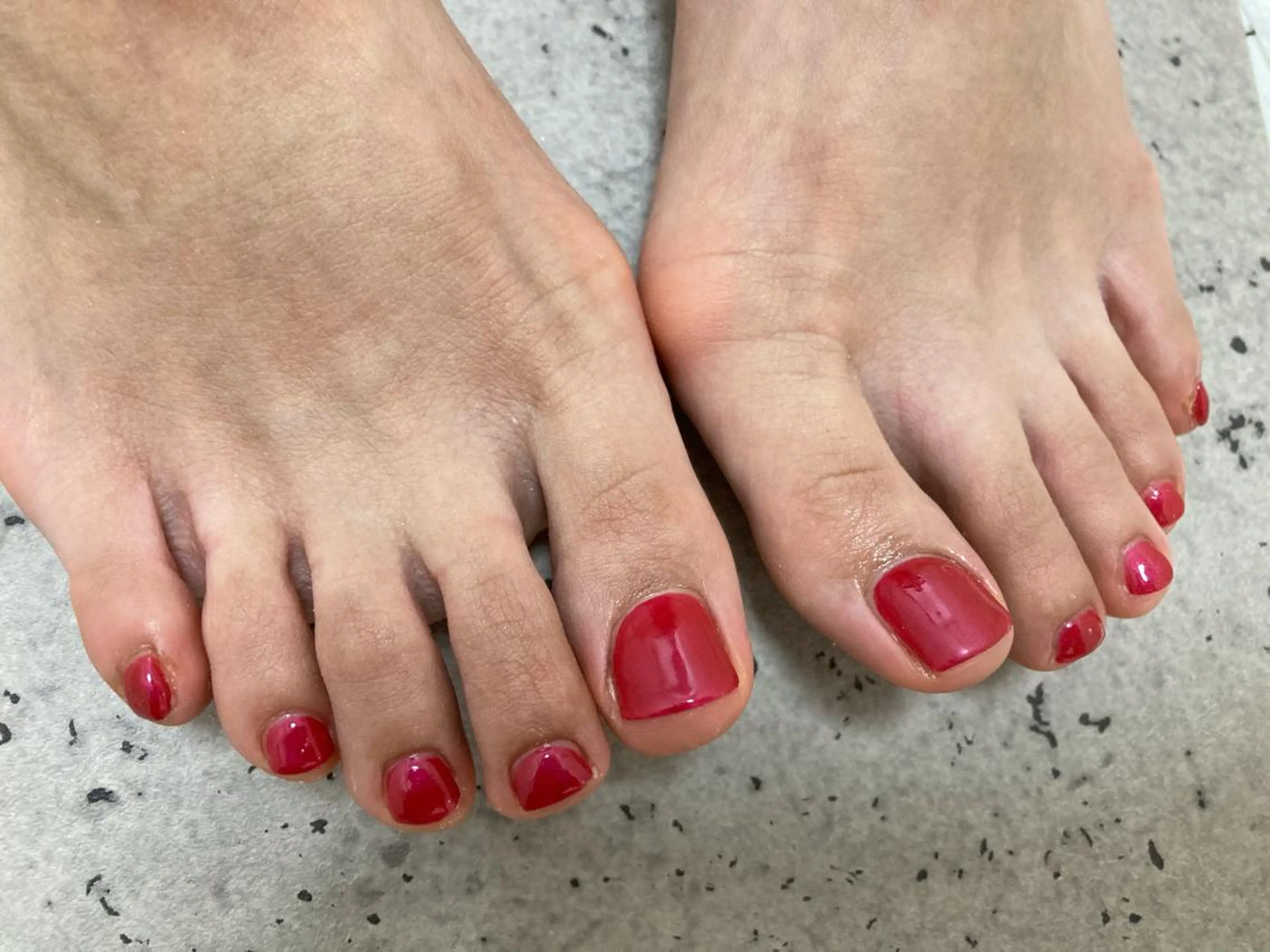 ネイル フットネイル 赤色 Mogu nail 二子玉川のネイルデザイン