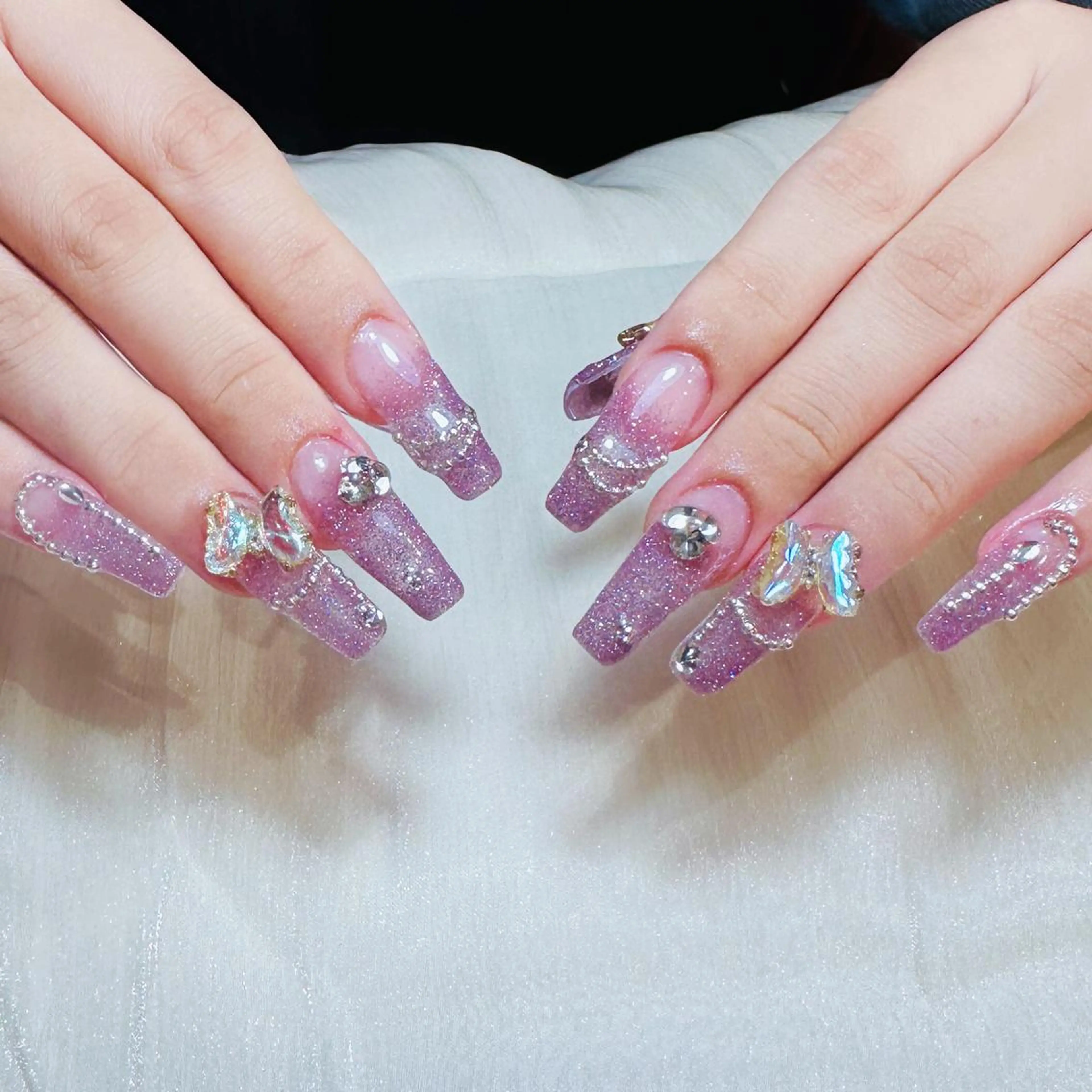 ネイル アートネイル オーロラネイル ガーリー キラキラネイル マグネットネイル ハンドネイル DIAMOND 💅のネイルデザイン