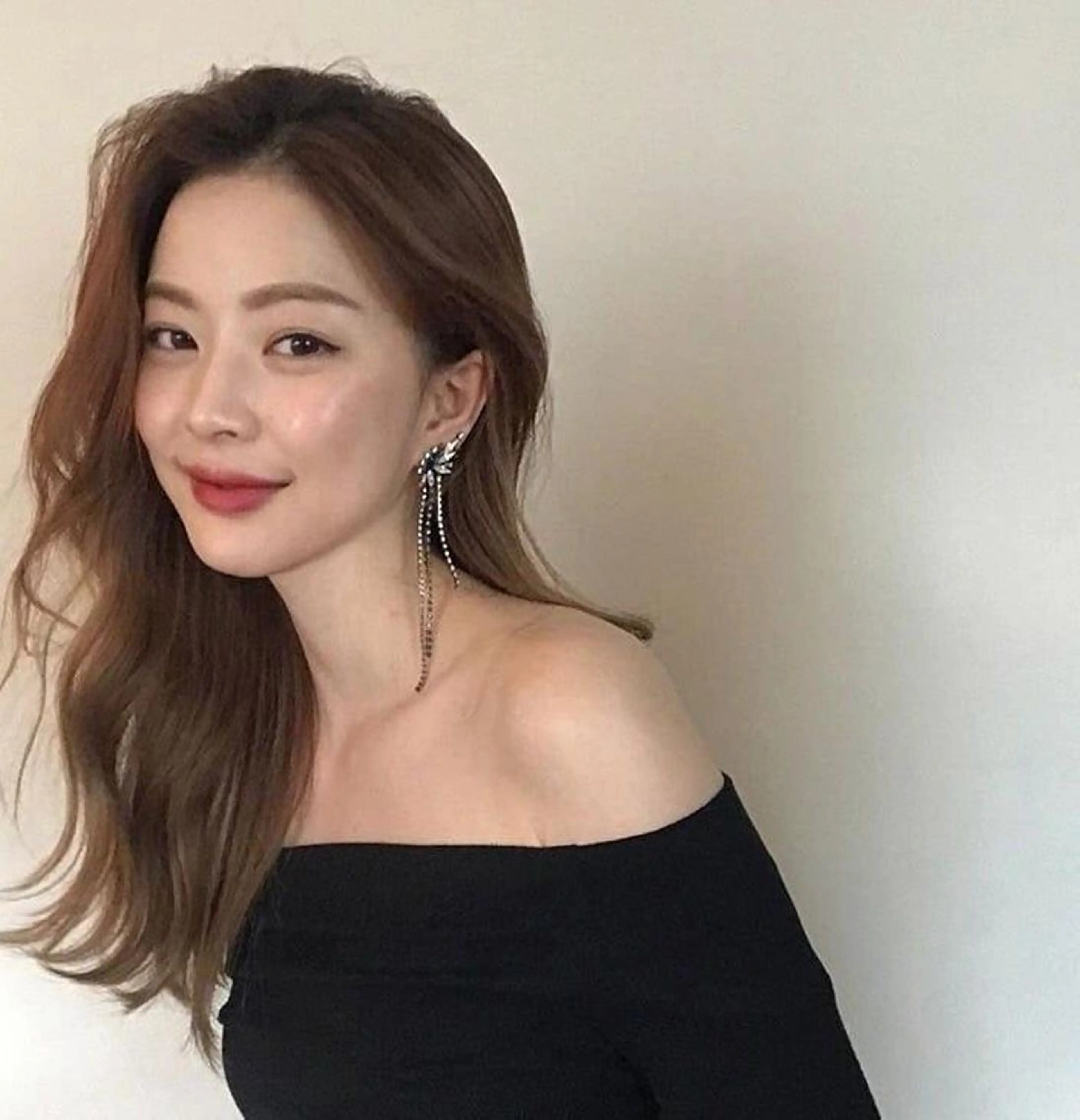 セミロング カラー パーマ ヘアアレンジ メンズ キッズ マツエク・マツパ アイブロウ 結婚式・ブライダル センターパート メンズハイトーン メンズ韓国風 メンズパーマ カット ヘアカラー トリートメント 韓国風×透明感カラー 髪質改善オタベシンヤのヘアスタイル